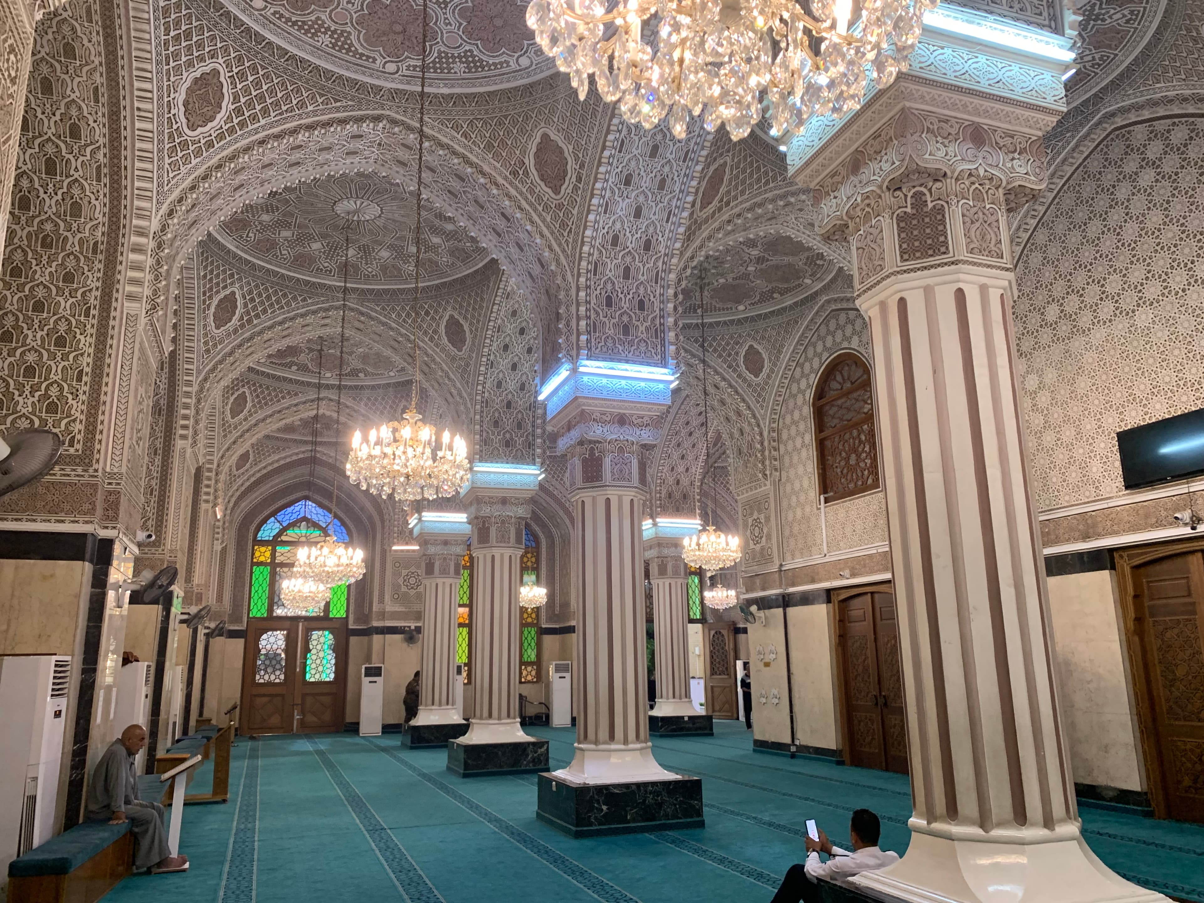 Salle de prière de la mosquée Abû Hanîfa à Bagdad en 2025