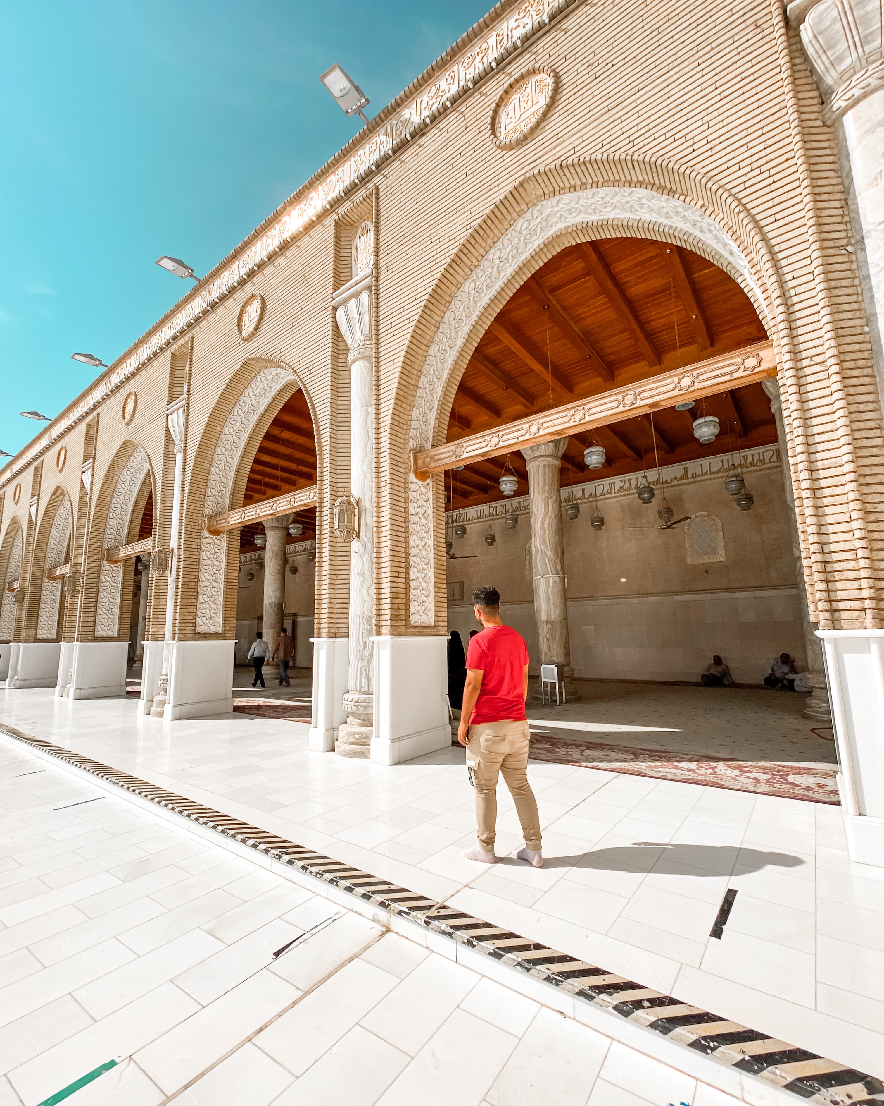 Arcades de la grande mosquée de Koufa photographiées en 2020