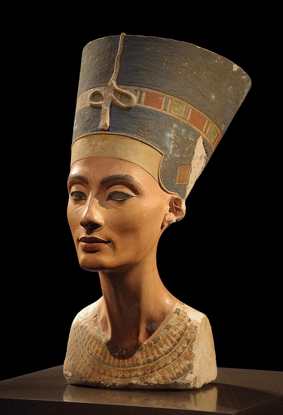 Busto di Nefertiti conservato al Neues Museum di Berlino