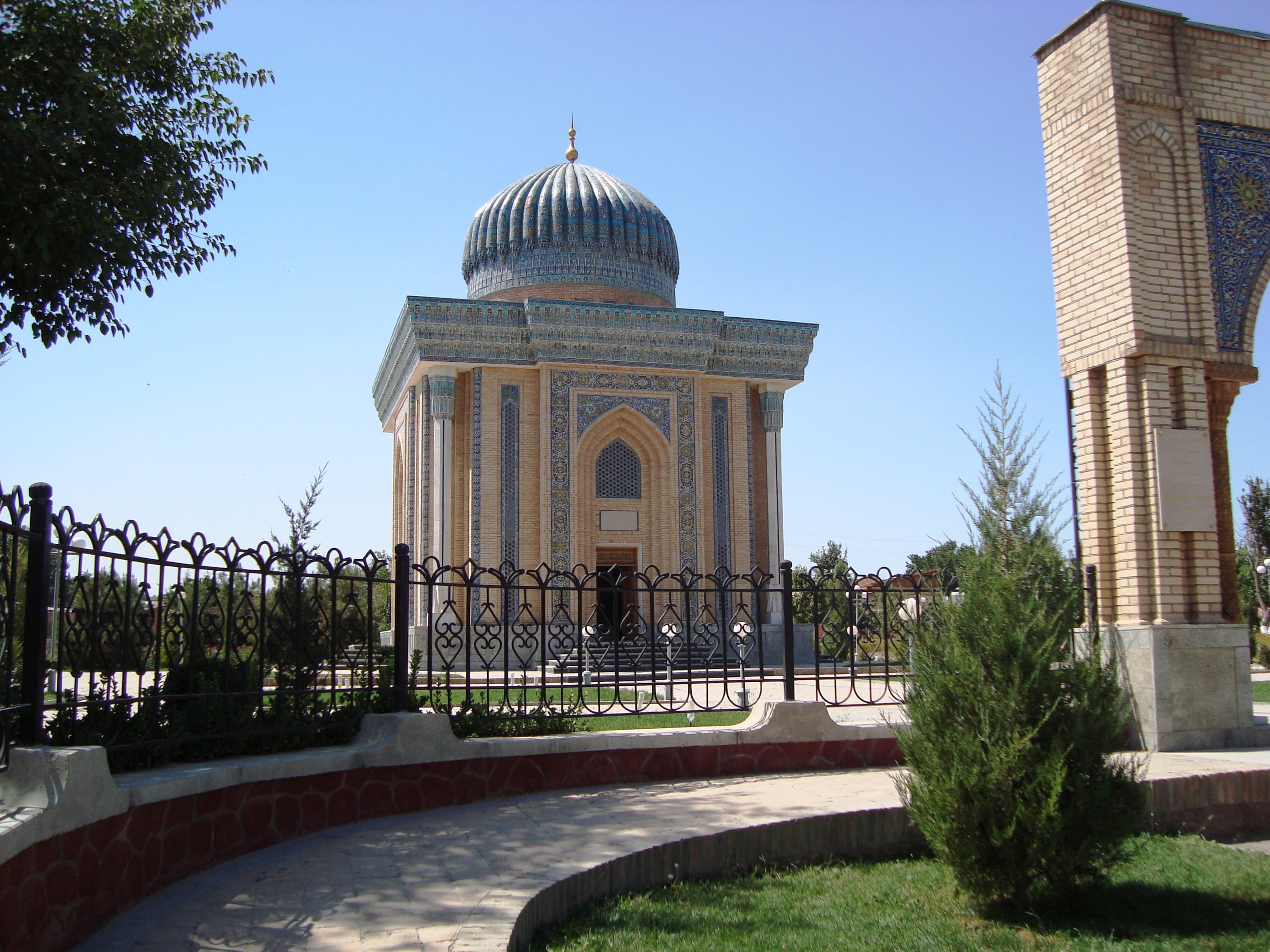 Das heutige Mausoleum al-Mâturîdîs in Samarkand, fotografiert 2008