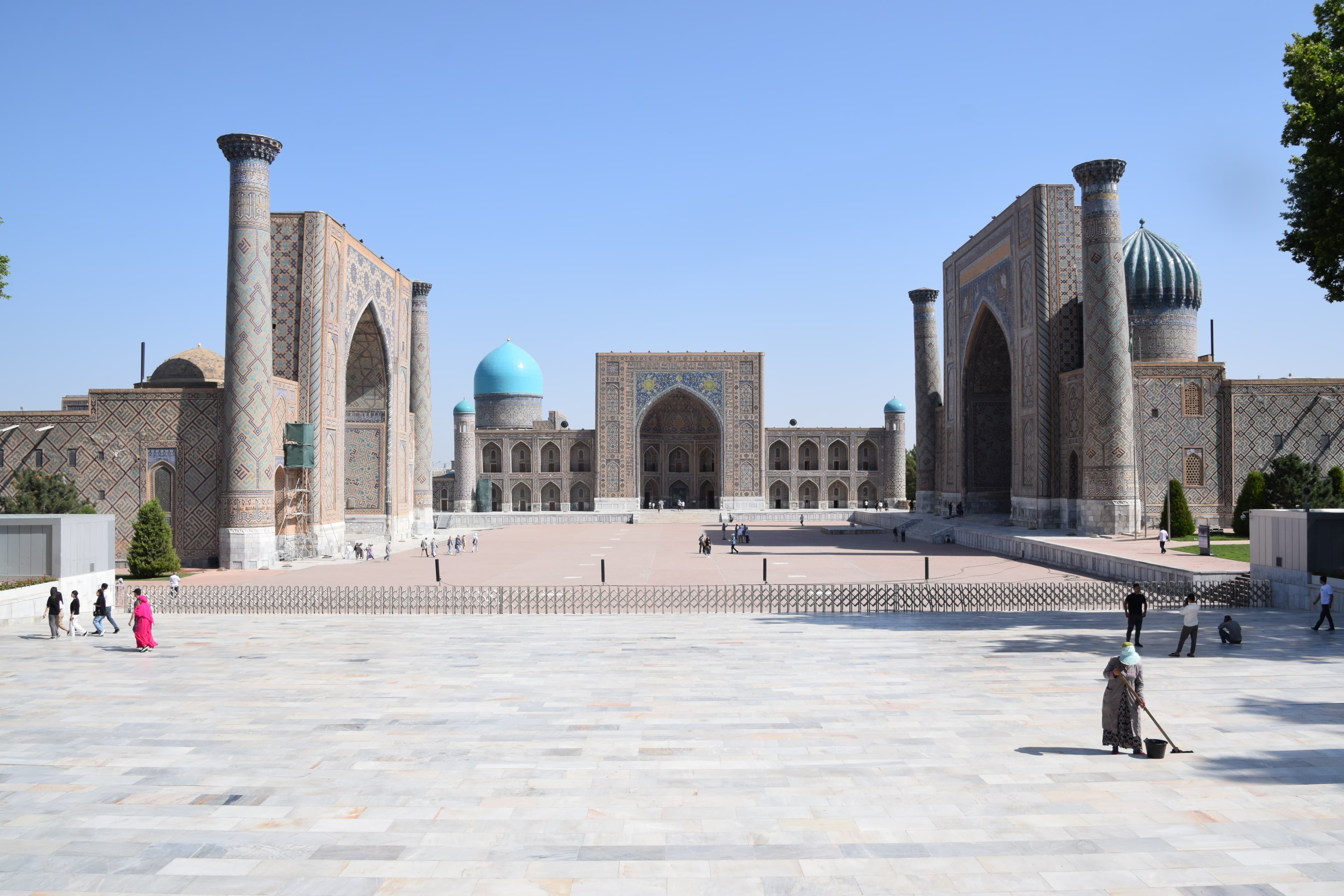 Die drei Medresen des Registan in Samarkand, fotografiert 2023