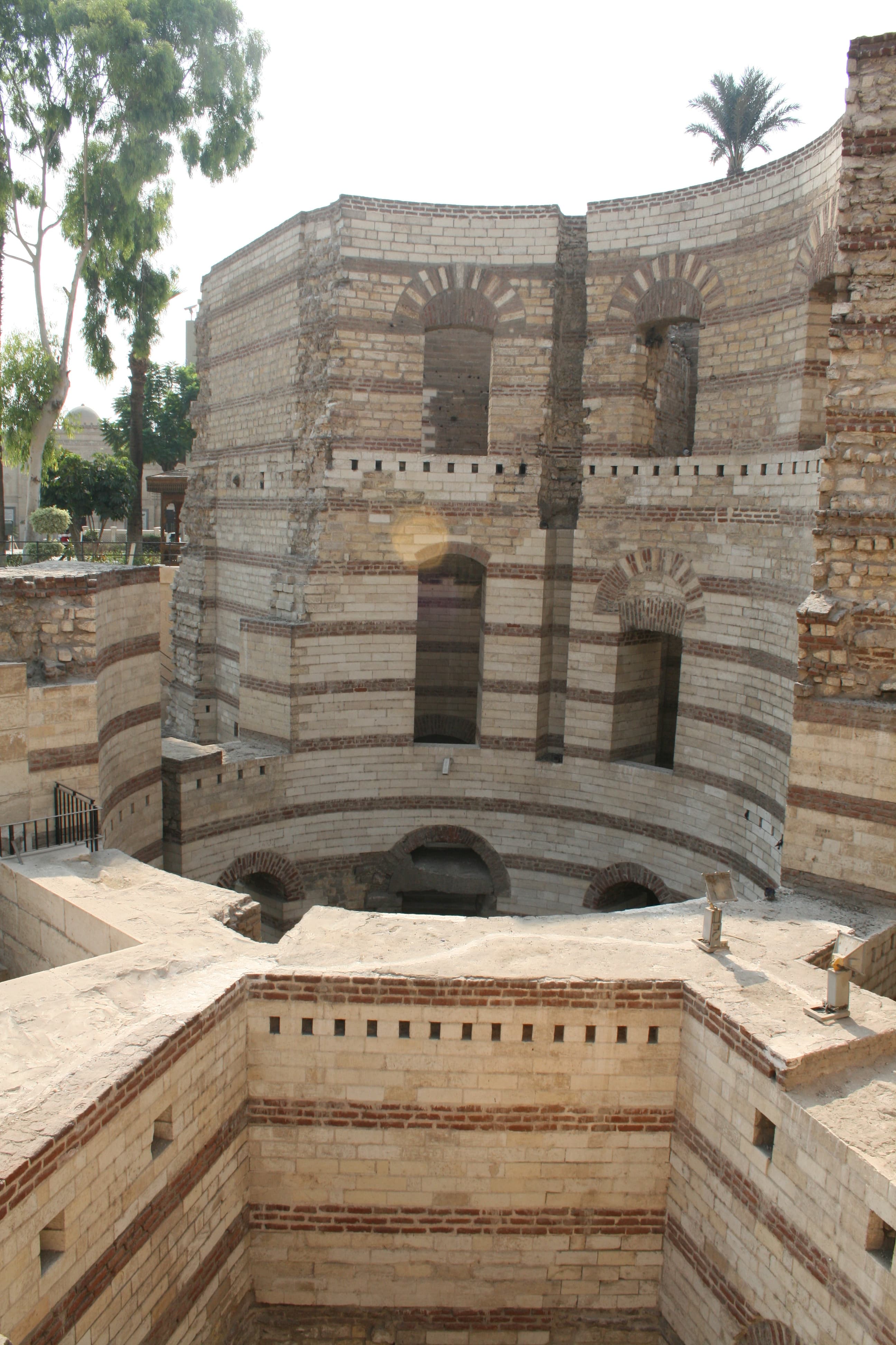 La torre romana della fortezza di Babilonia nel Vecchio Cairo