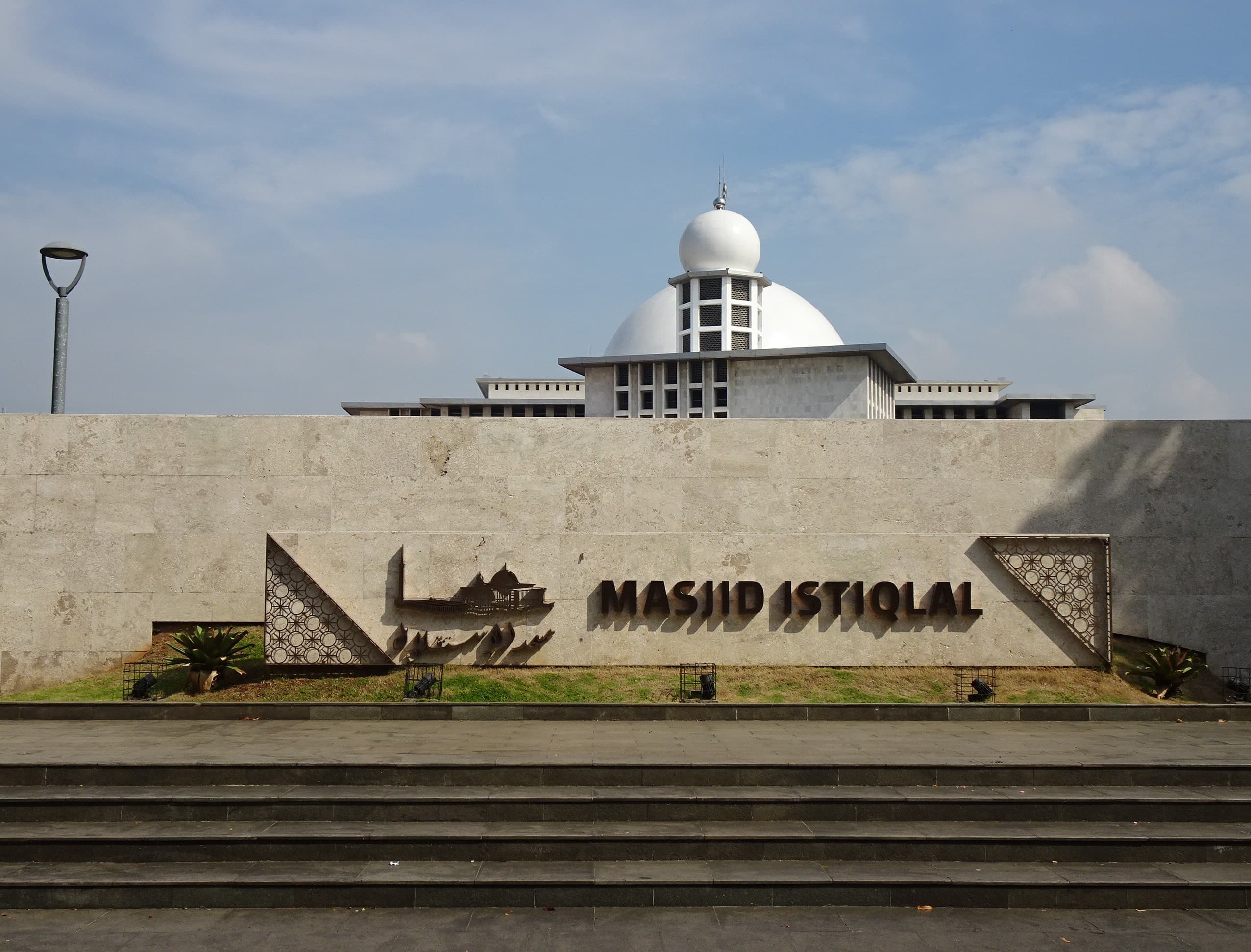 La moschea Istiqlal a Giacarta, Indonesia