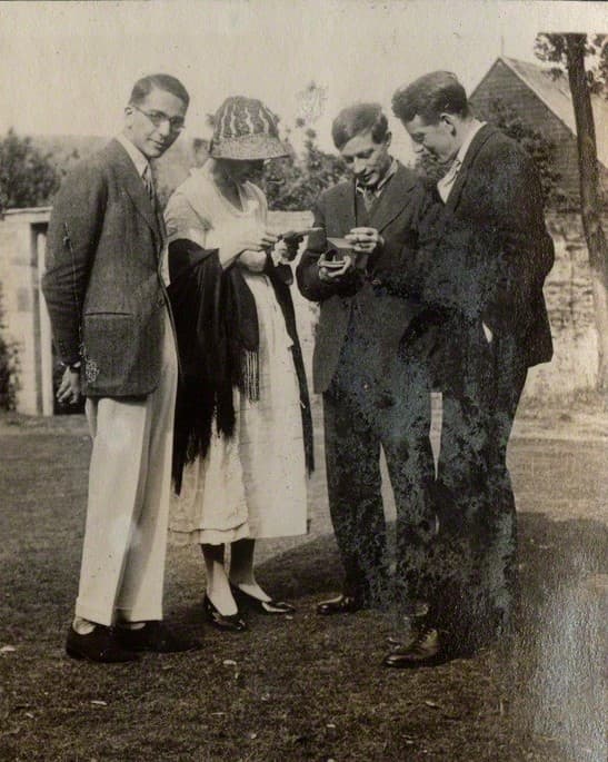 Jean de Menasce na fotografii grupowej z 1922 roku