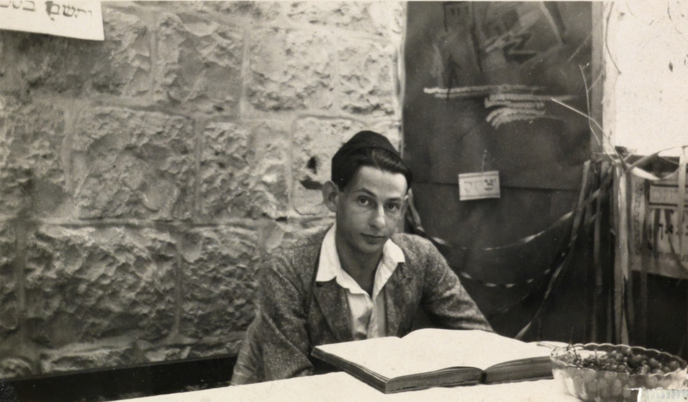 Gerszom Scholem studiujący Zohar w 1925 roku
