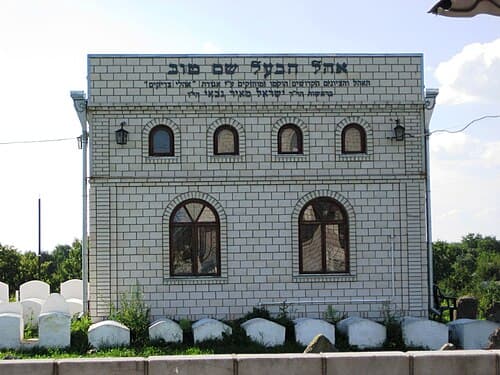 Ohel nad grobem Baal Szem Towa w Międzybożu