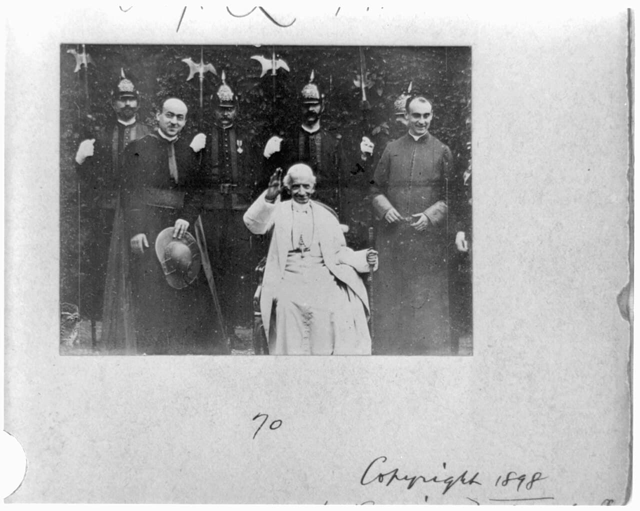 Папа Лев XIII (фотография 1898 года), автор Providentissimus Deus