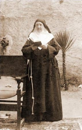 Photographie de la bienheureuse Carmen de l'Enfant Jésus en habit religieux, vers 1895