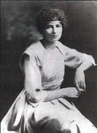 Dina Bélanger antes de un concierto en Nueva York en 1917