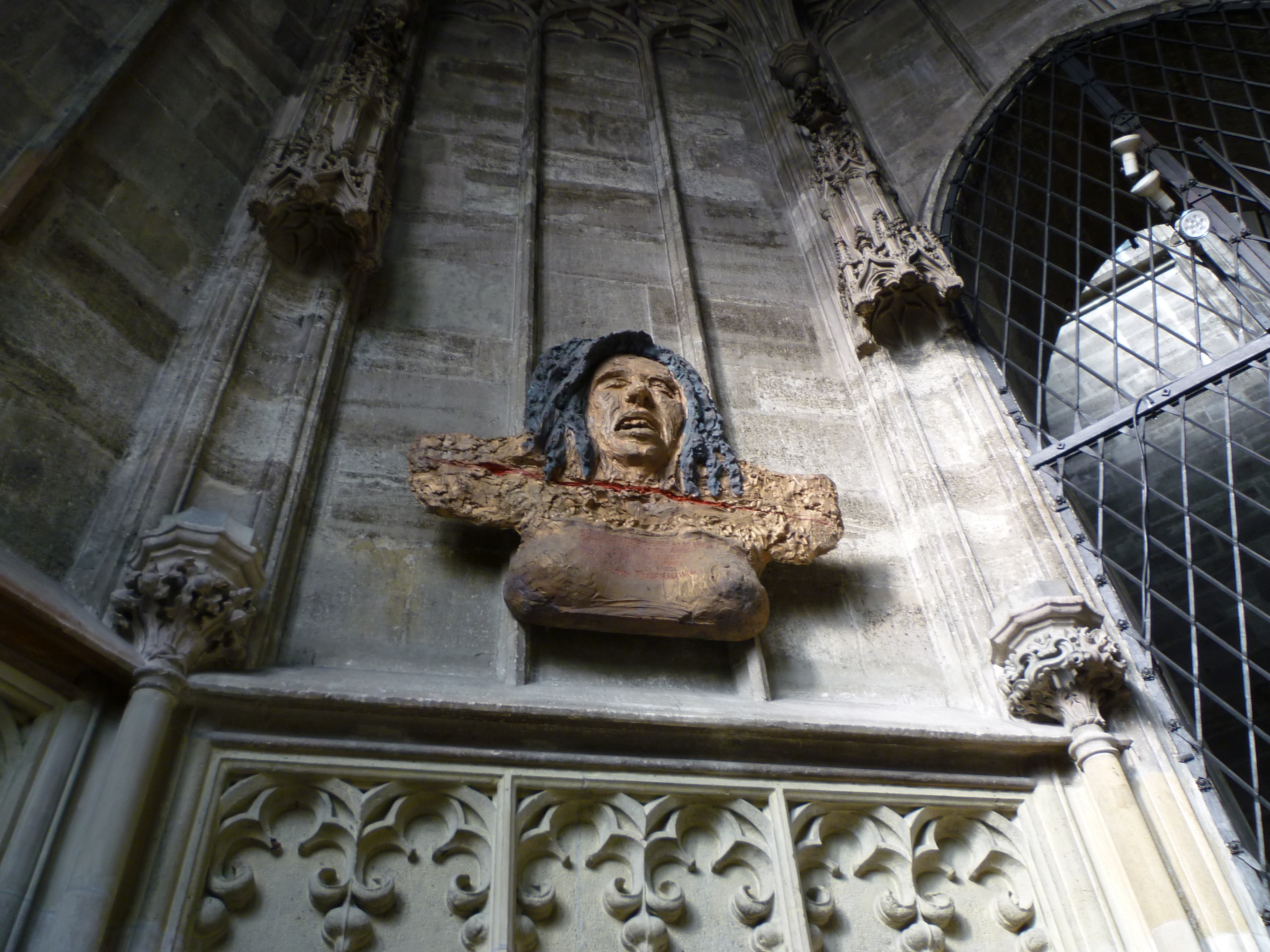 Buste de Maria Restituta par Alfred Hrdlicka dans la chapelle Sainte-Barbe de Saint-Étienne de Vienne