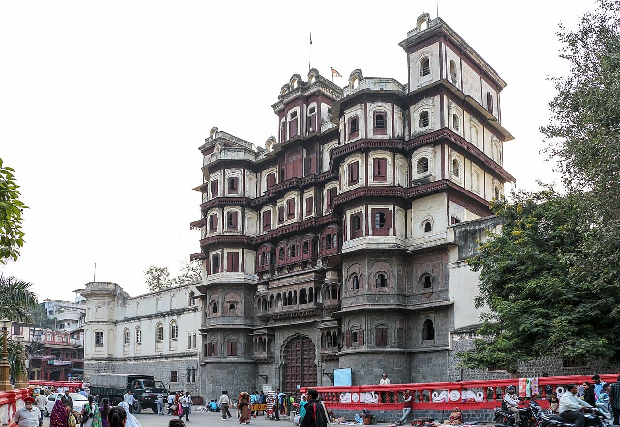 Il palazzo Rajwada a Indore, la città della sua beatificazione