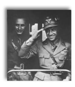 Carlo Gnocchi avec le général Luigi Reverberi avant leur départ pour le front russe, en 1942