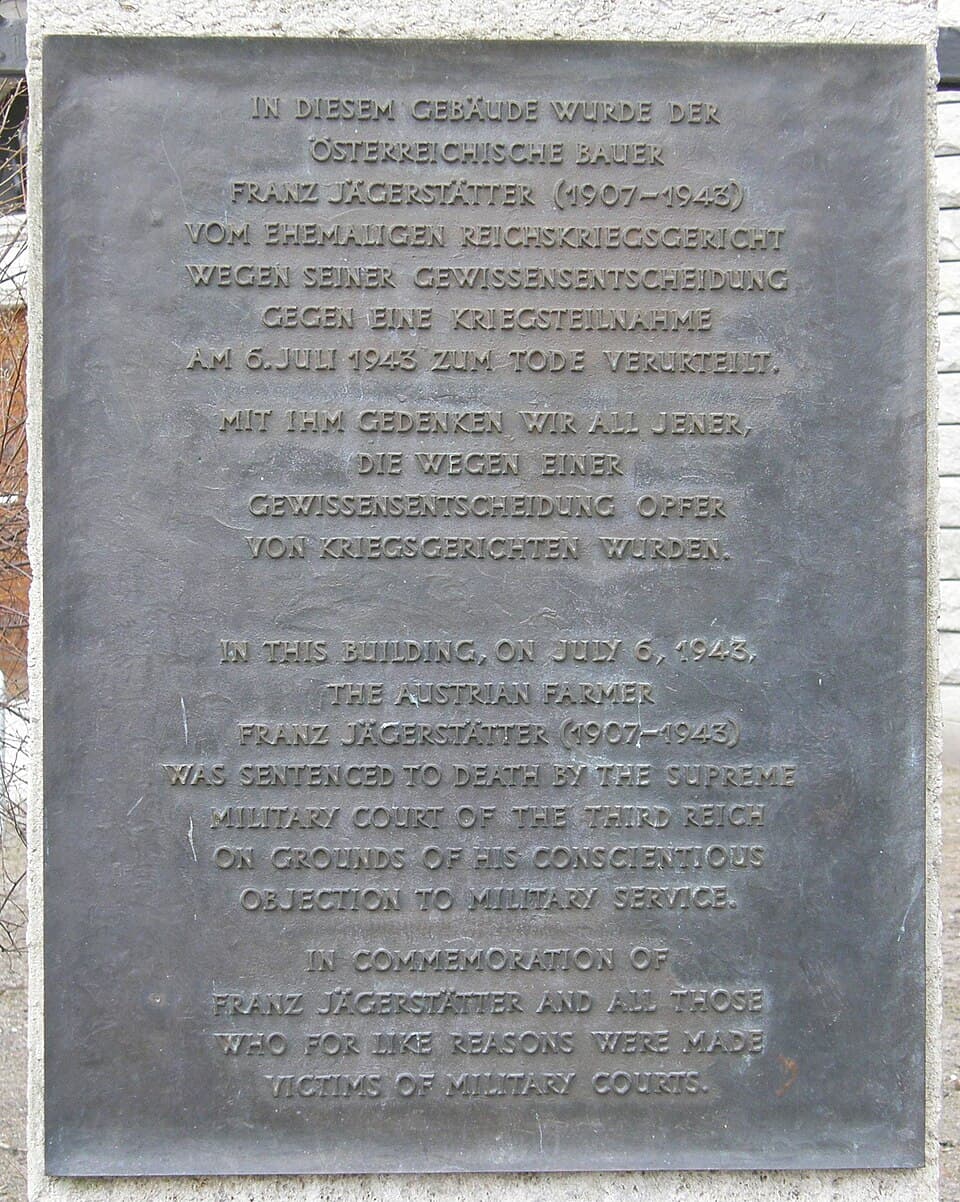 Placa memorial a Franz Jägerstätter no local do antigo Tribunal de Guerra do Reich, em Berlim