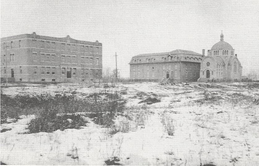 Colegio San José, monasterio redentorista e iglesia católica ucraniana de Yorkton en 1920