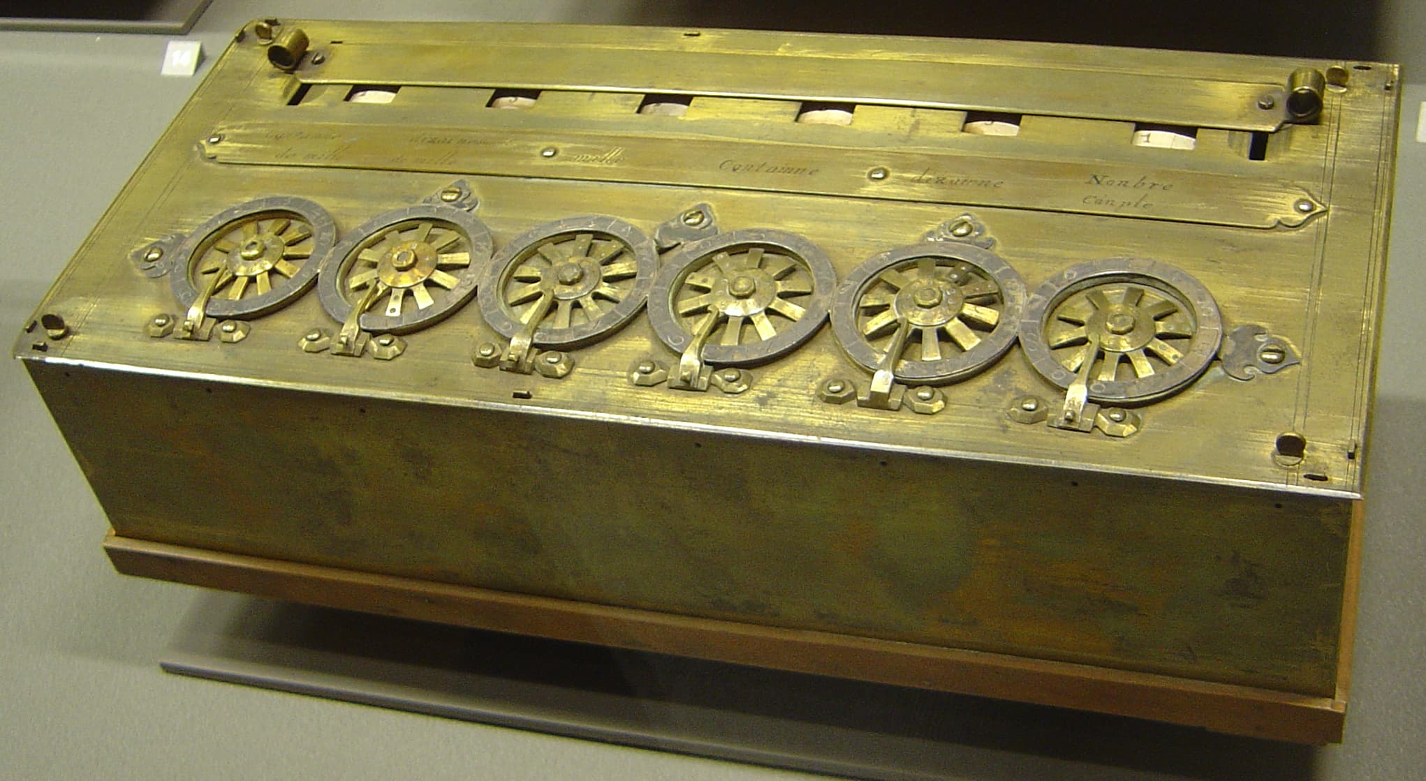 Pascaline conservée au musée des Arts et Métiers