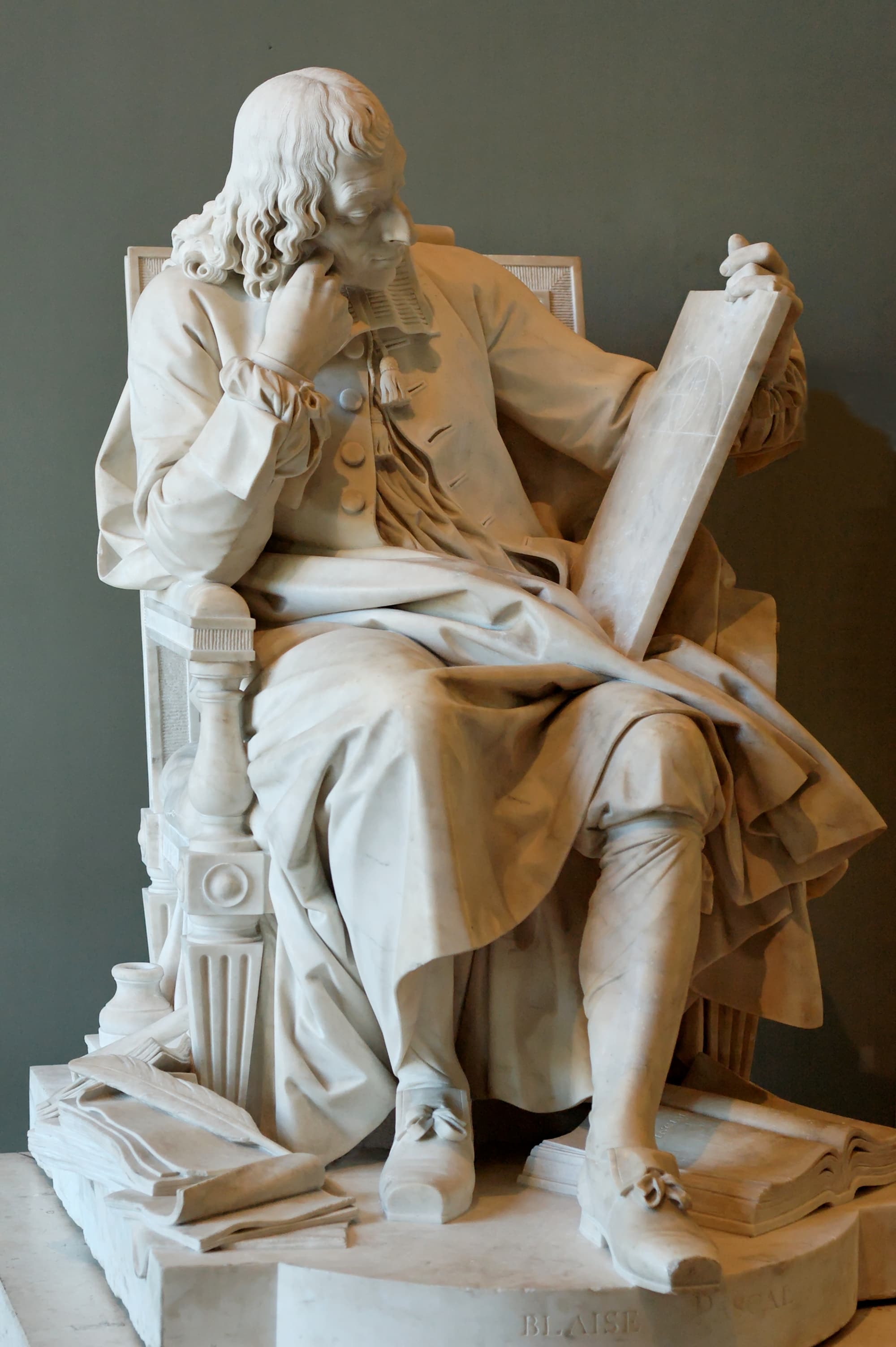 Statue de Blaise Pascal par Augustin Pajou au musée du Louvre