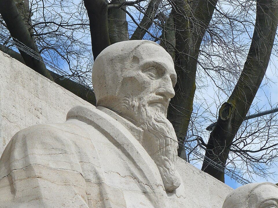 Dettaglio del monumento della Riforma a Ginevra con Calvino