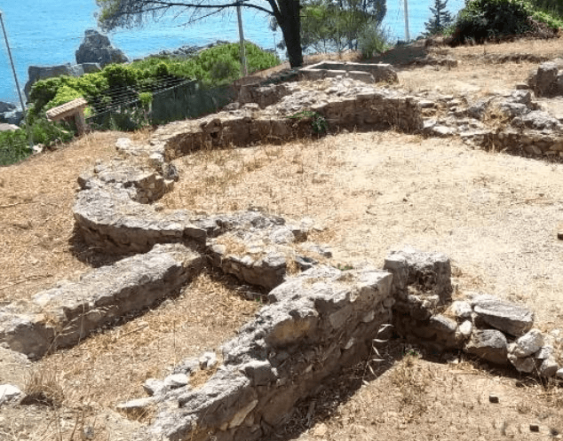 Vestiges de la chapelle San Martino à Copanello, près du site traditionnel du Vivarium