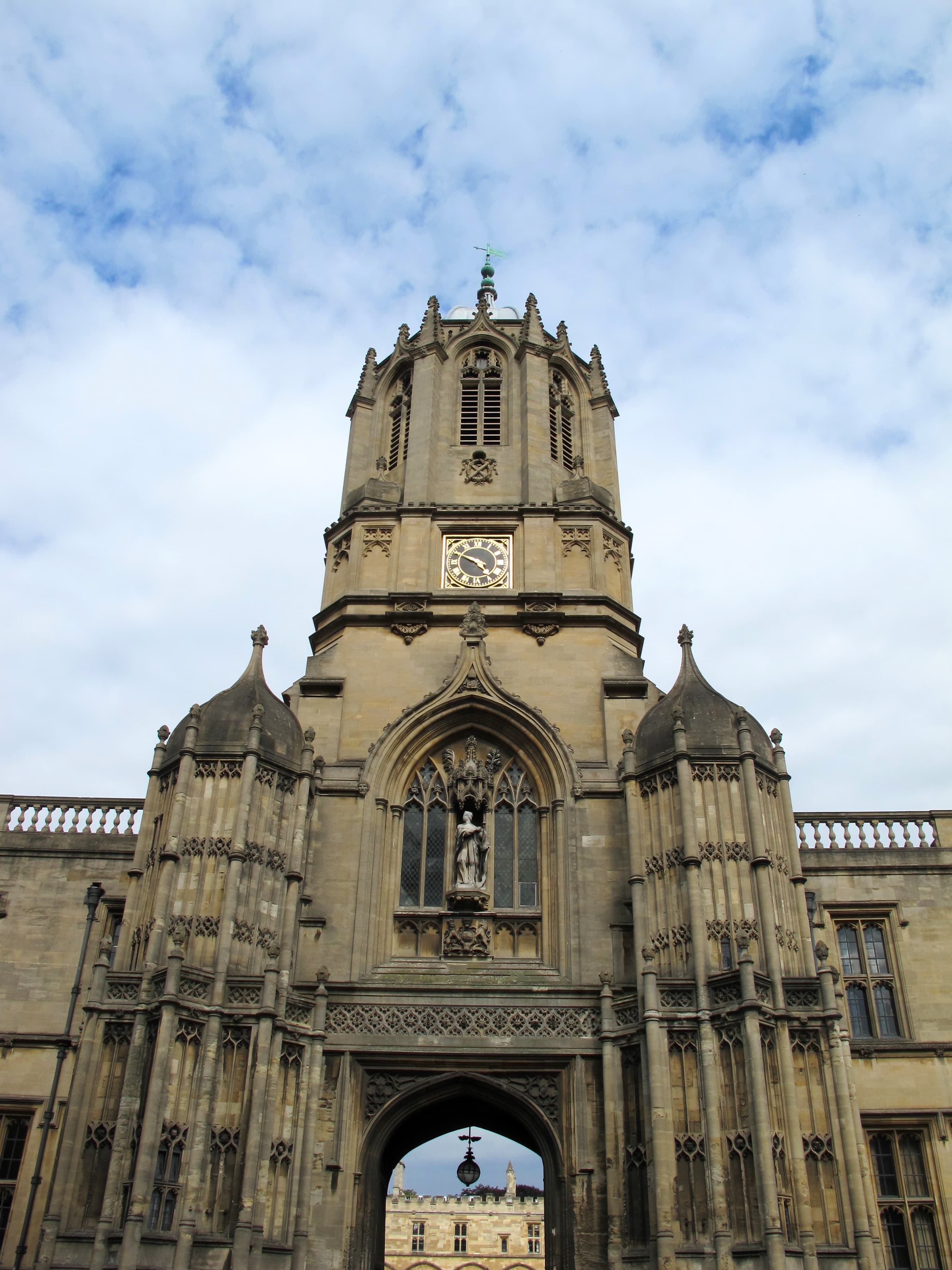 Tom Tower w Christ Church, Oksford, gdzie Charles Wesley studiował od 1726