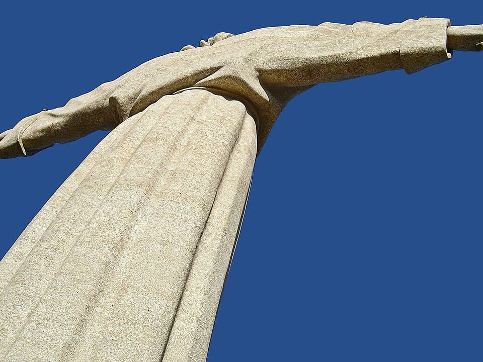 Le Cristo Rei d’Almada, photographié en contre-plongée en 2009