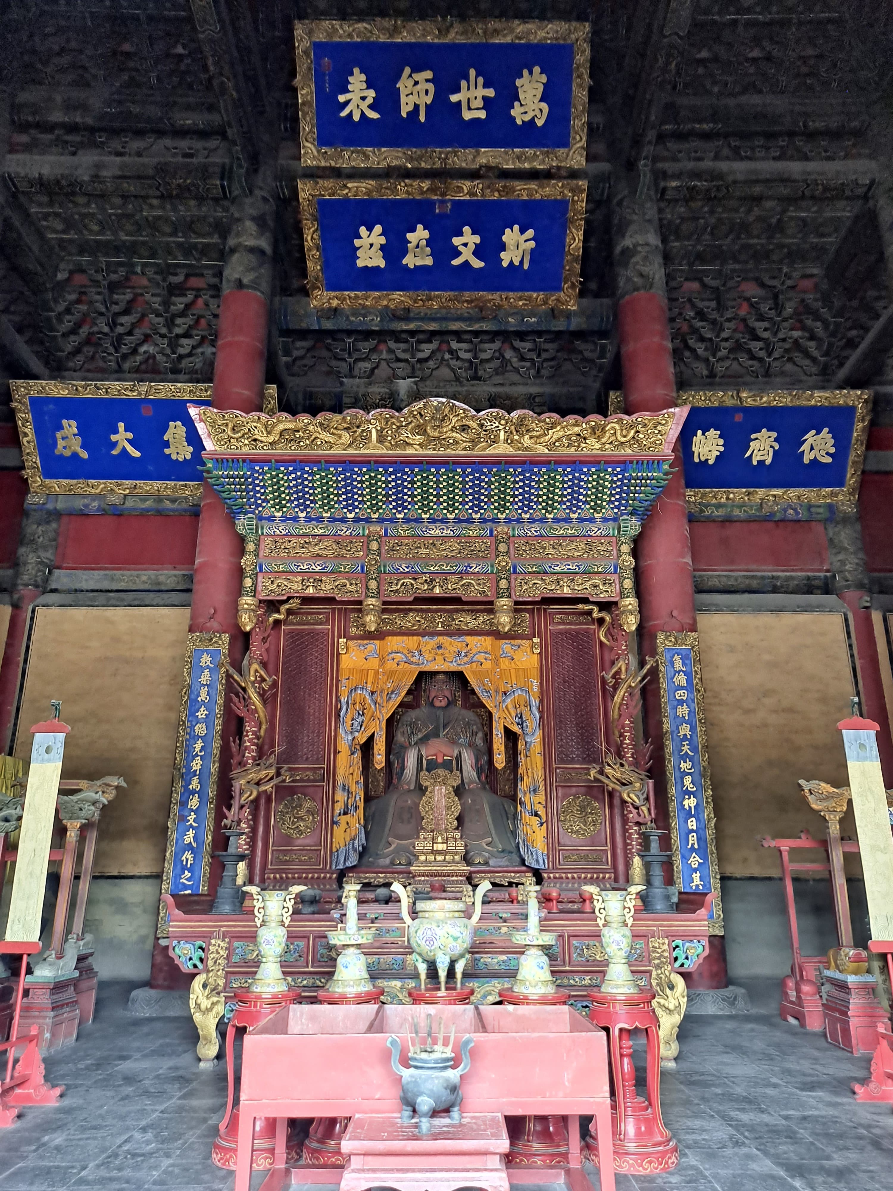 Statue of Confucius on the altar of Dacheng Hall in Qufu