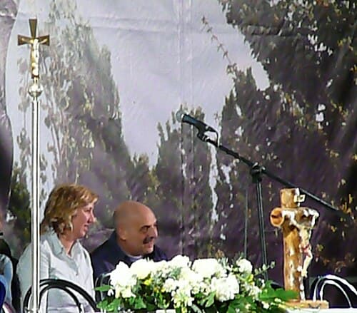 Marija Pavlović-Lunetti, l'une des six voyantes de Medjugorje, aux côtés du journaliste Paolo Brosio