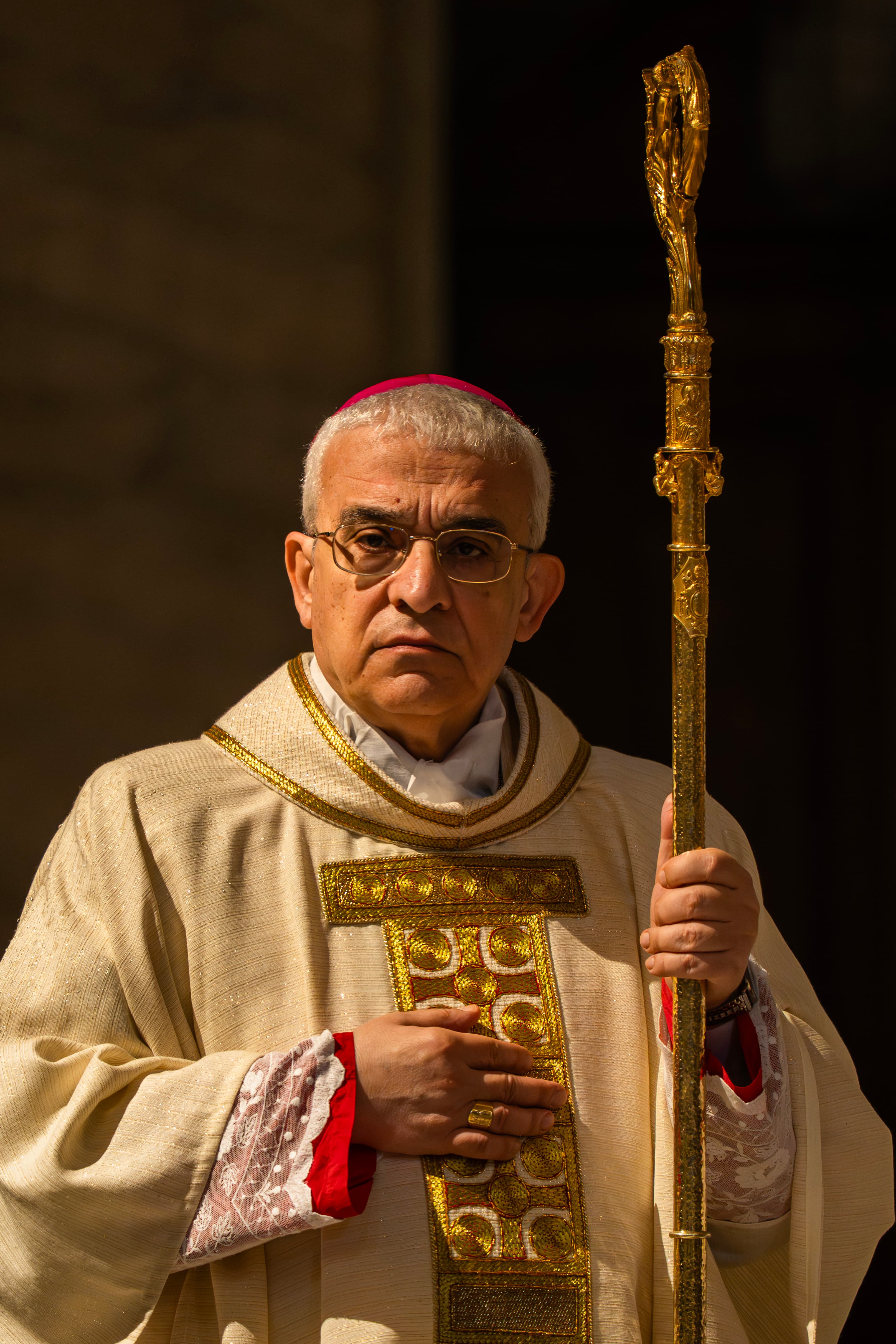 Msgr. Filippo Iannone mit seinem Bischofsstab