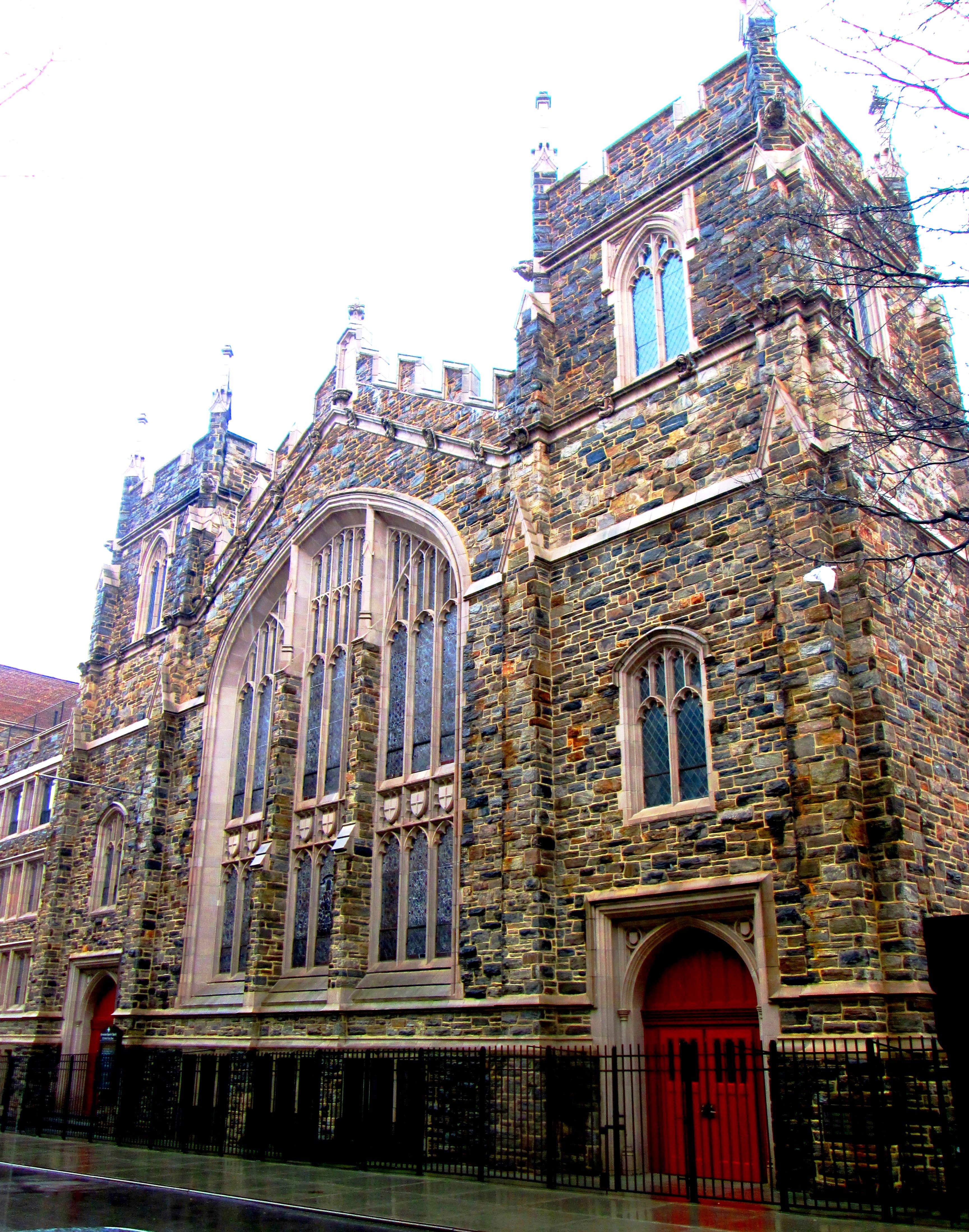 A fachada de pedra da Abyssinian Baptist Church no Harlem, fotografia de 2014.