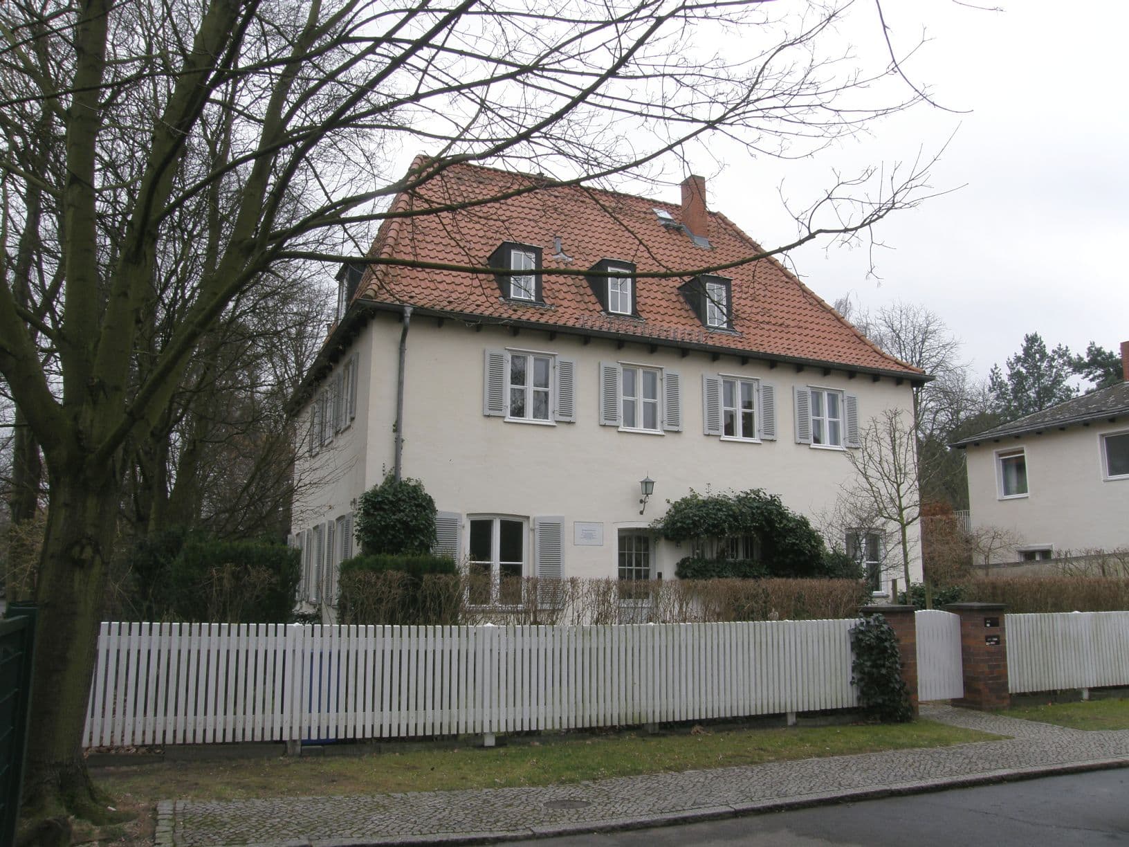 Fachada da casa Bonhoeffer, Marienburger Allee 43 em Berlim, fotografada em 2008.
