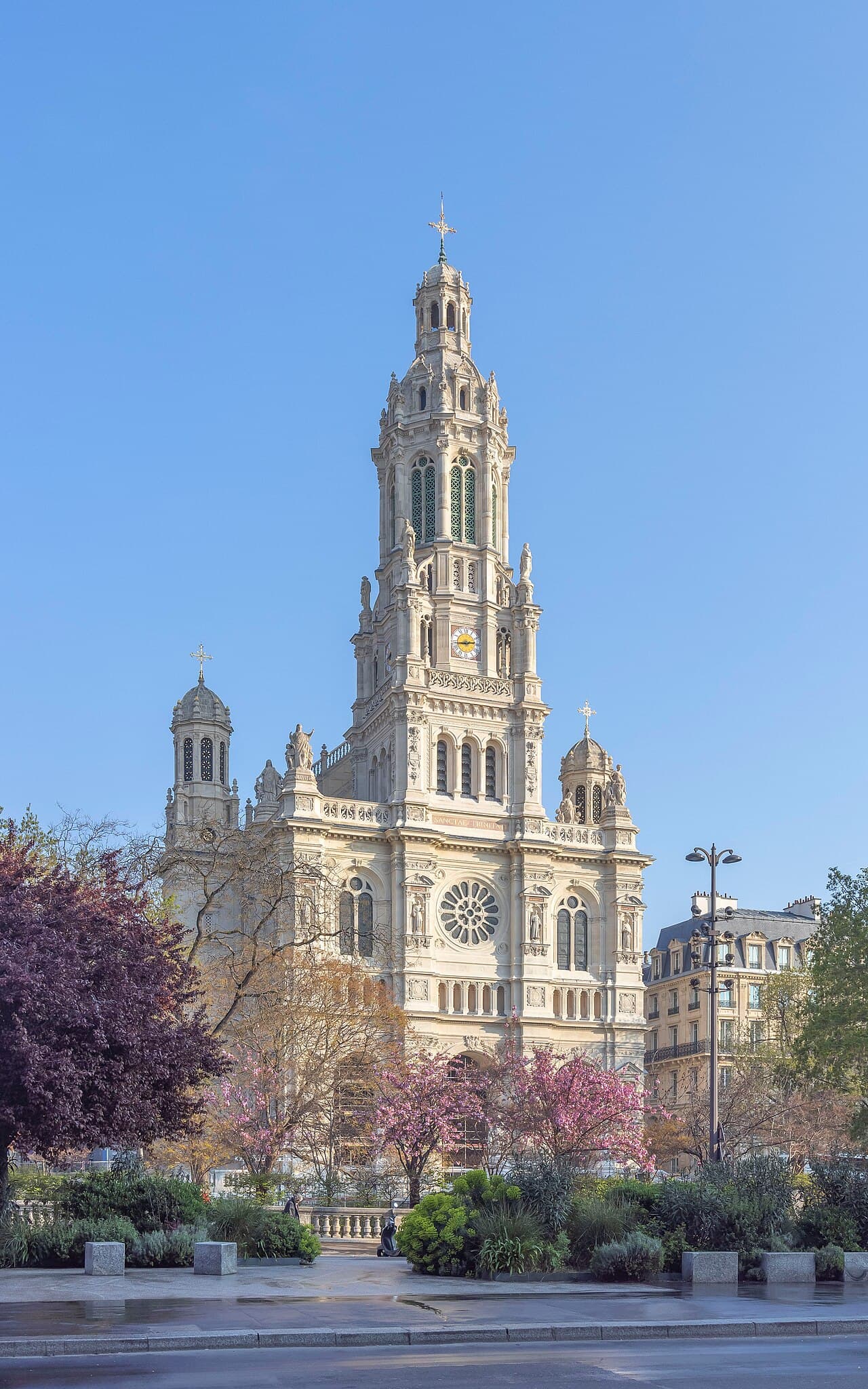 Façade de l'église de la Sainte-Trinité à Paris