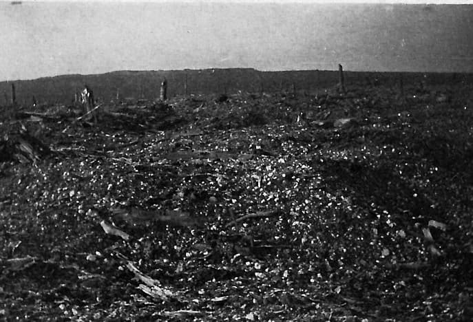 Поле битвы у Дуомона под Верденом, фотография 1917 года.