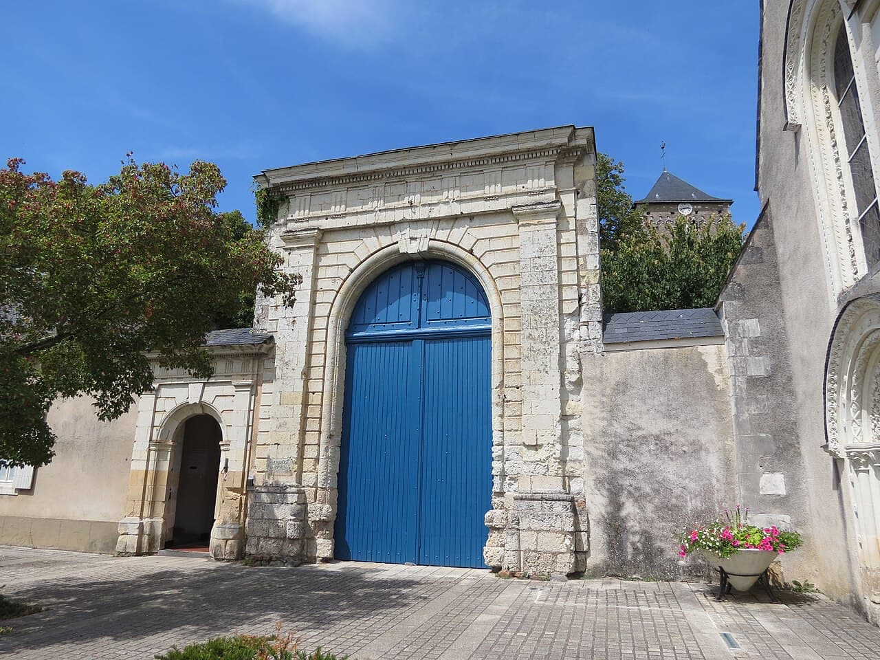 Portale dell'abbazia di Saint-Pierre di Solesmes