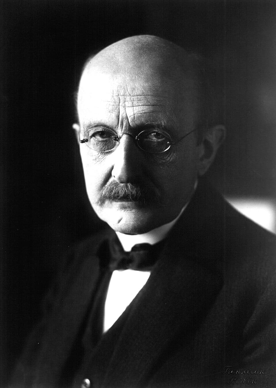 Portrait photographique de Max Planck, fondateur de la mécanique quantique et prix Nobel de physique 1918.