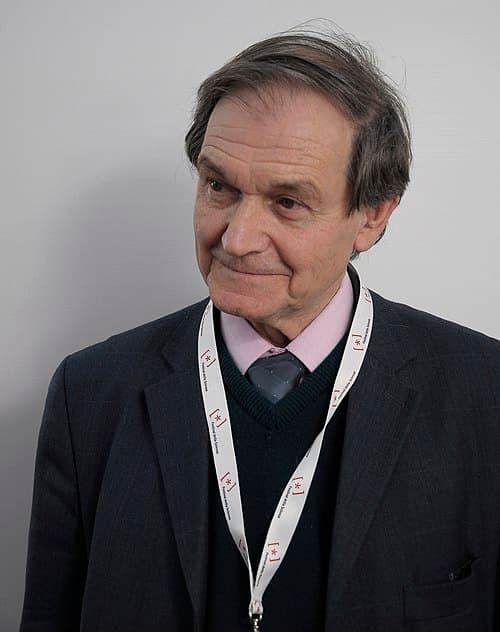 Roger Penrose, mathématicien et physicien britannique, prix Nobel de physique 2020, photographié au Festival della Scienza en 2011.