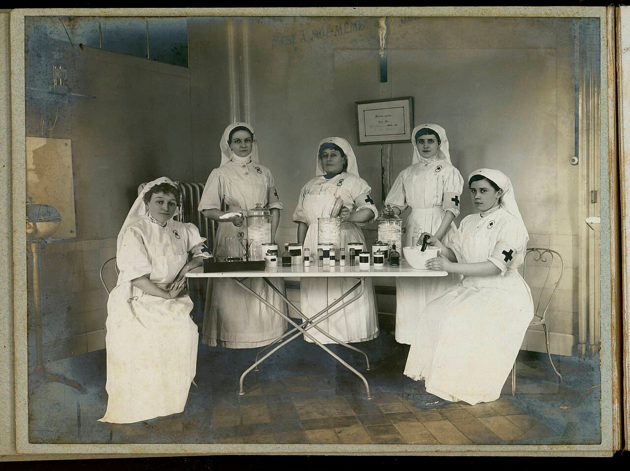 Enfermeiras reunidas num hospital militar de Nantes durante a Primeira Guerra Mundial