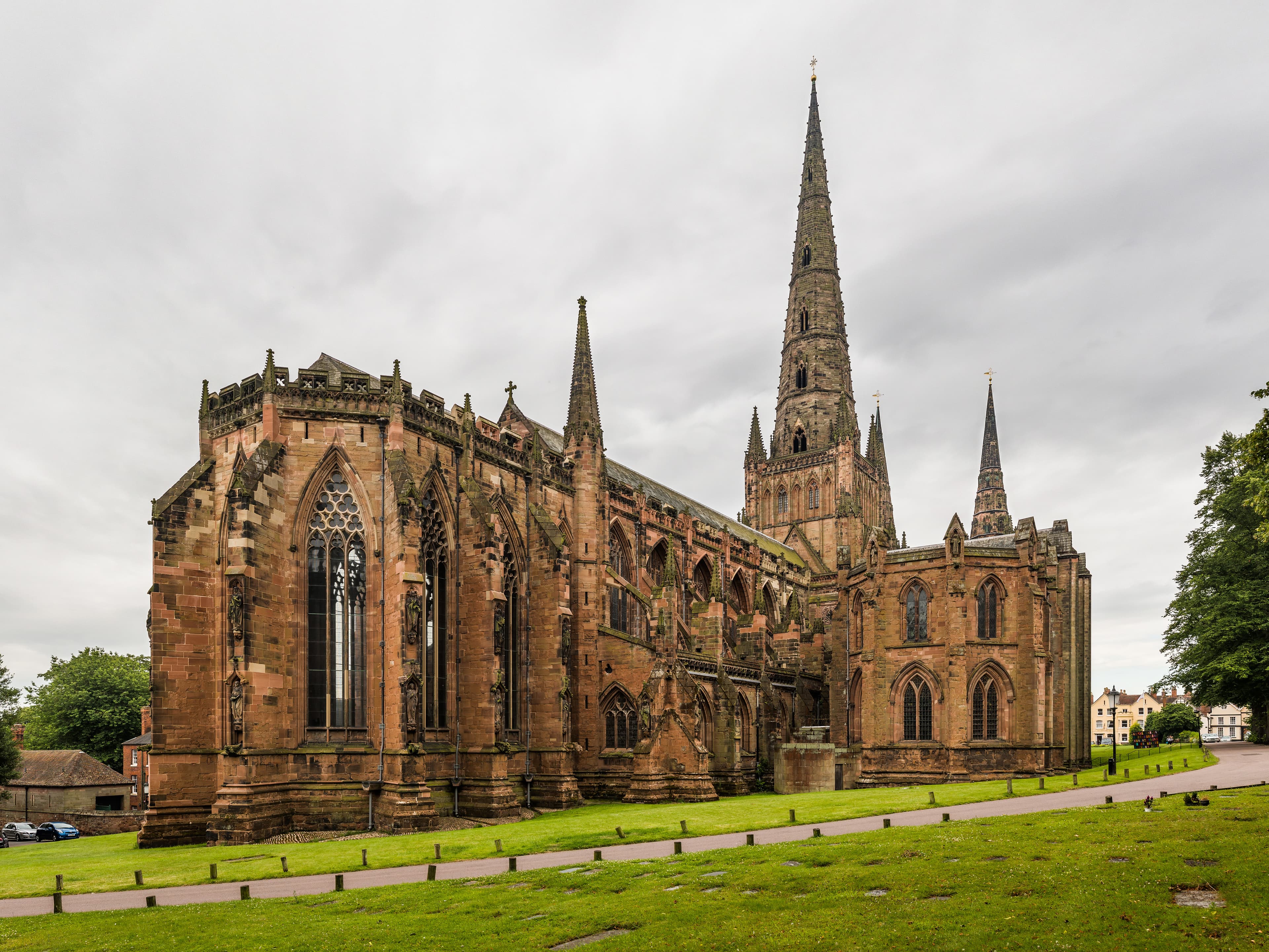 Cattedrale di Lichfield, città dove George Fox compì il suo gesto profetico nel 1651