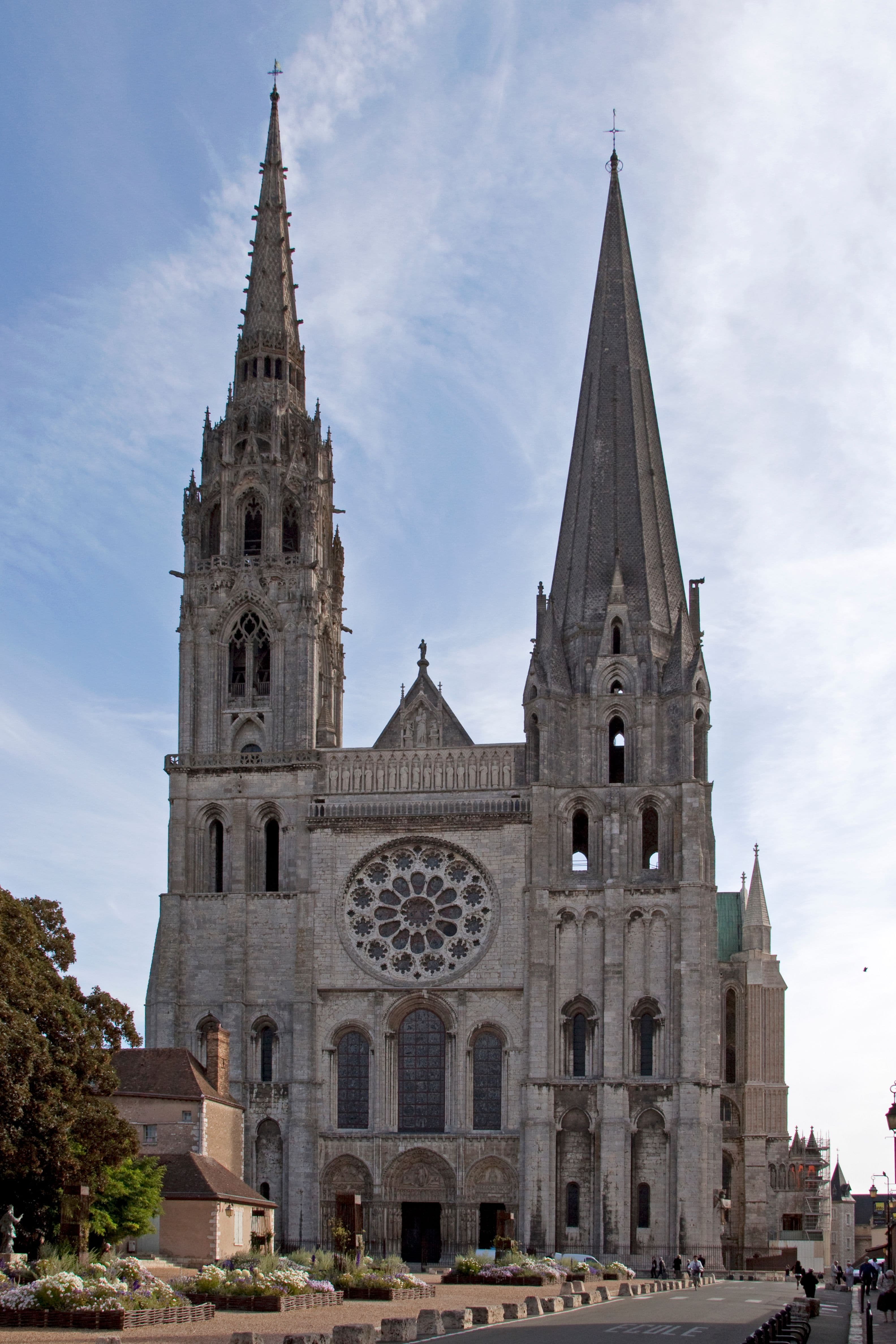 Westfassade der Kathedrale Notre-Dame von Chartres.