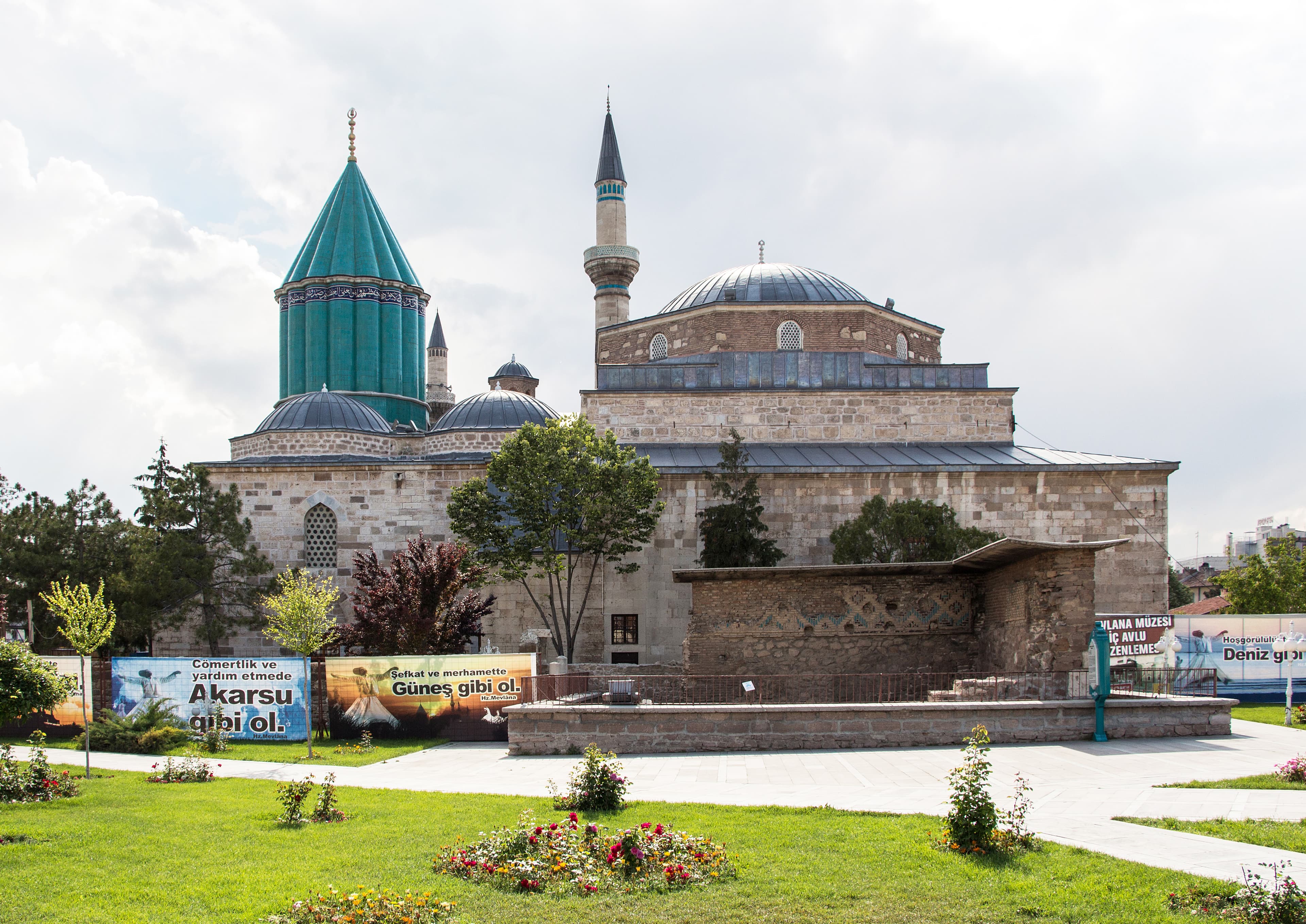 Zielone mauzoleum Muzeum Mevlany w Konyi