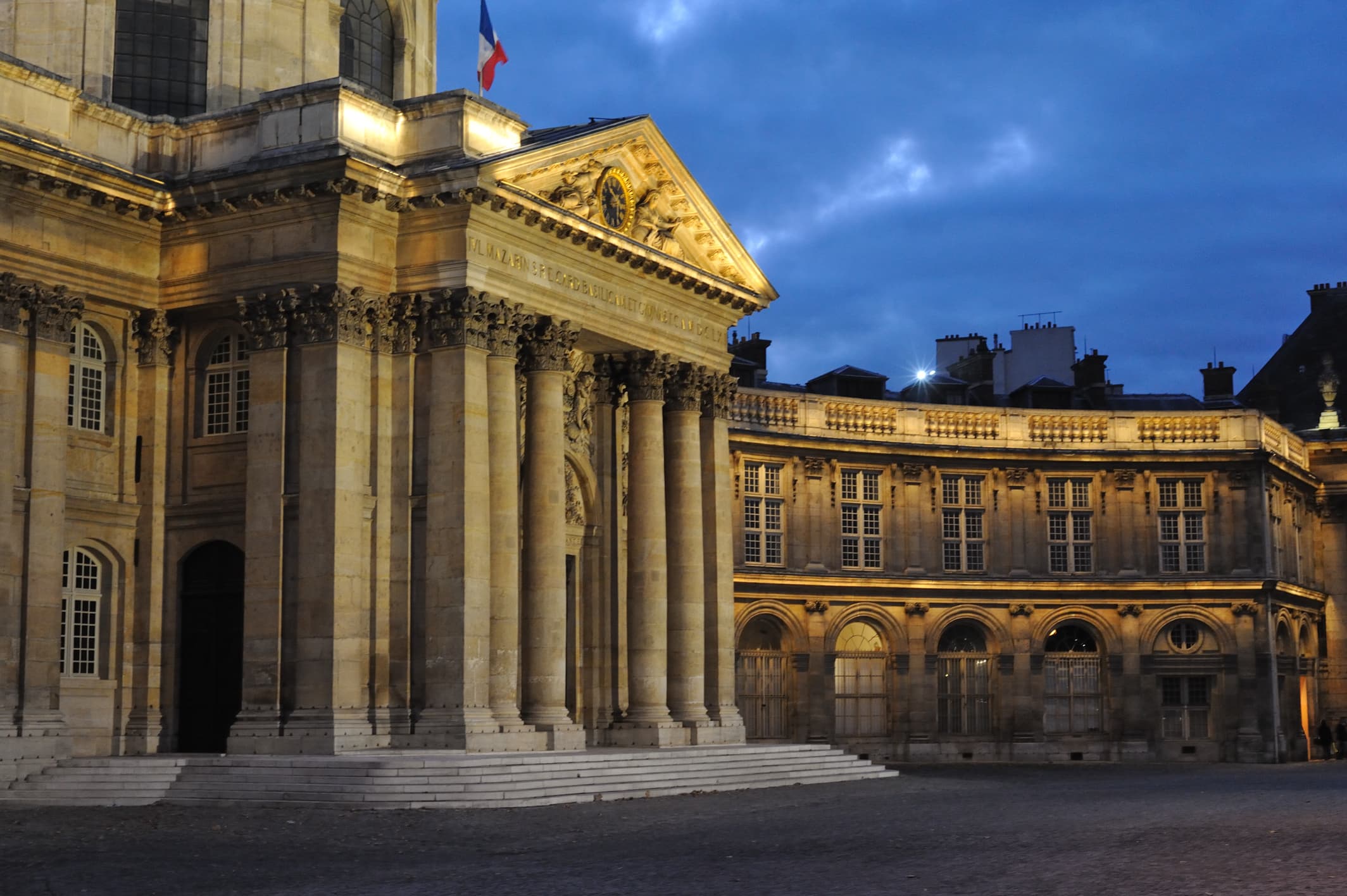Das Institut de France am Quai de Conti in Paris