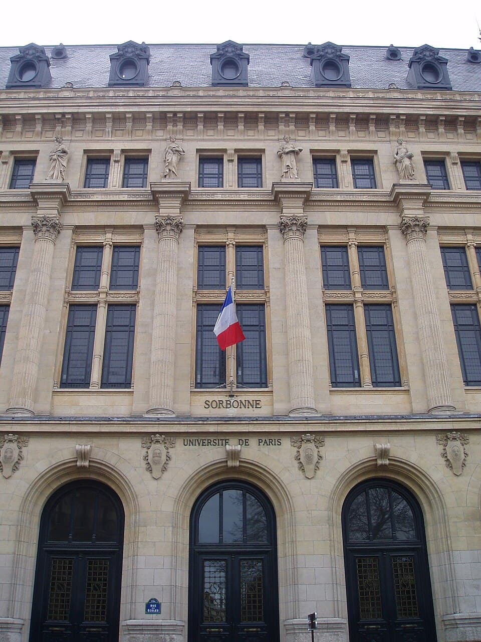Paris'te rue des Écoles'de Sorbonne cephesi.