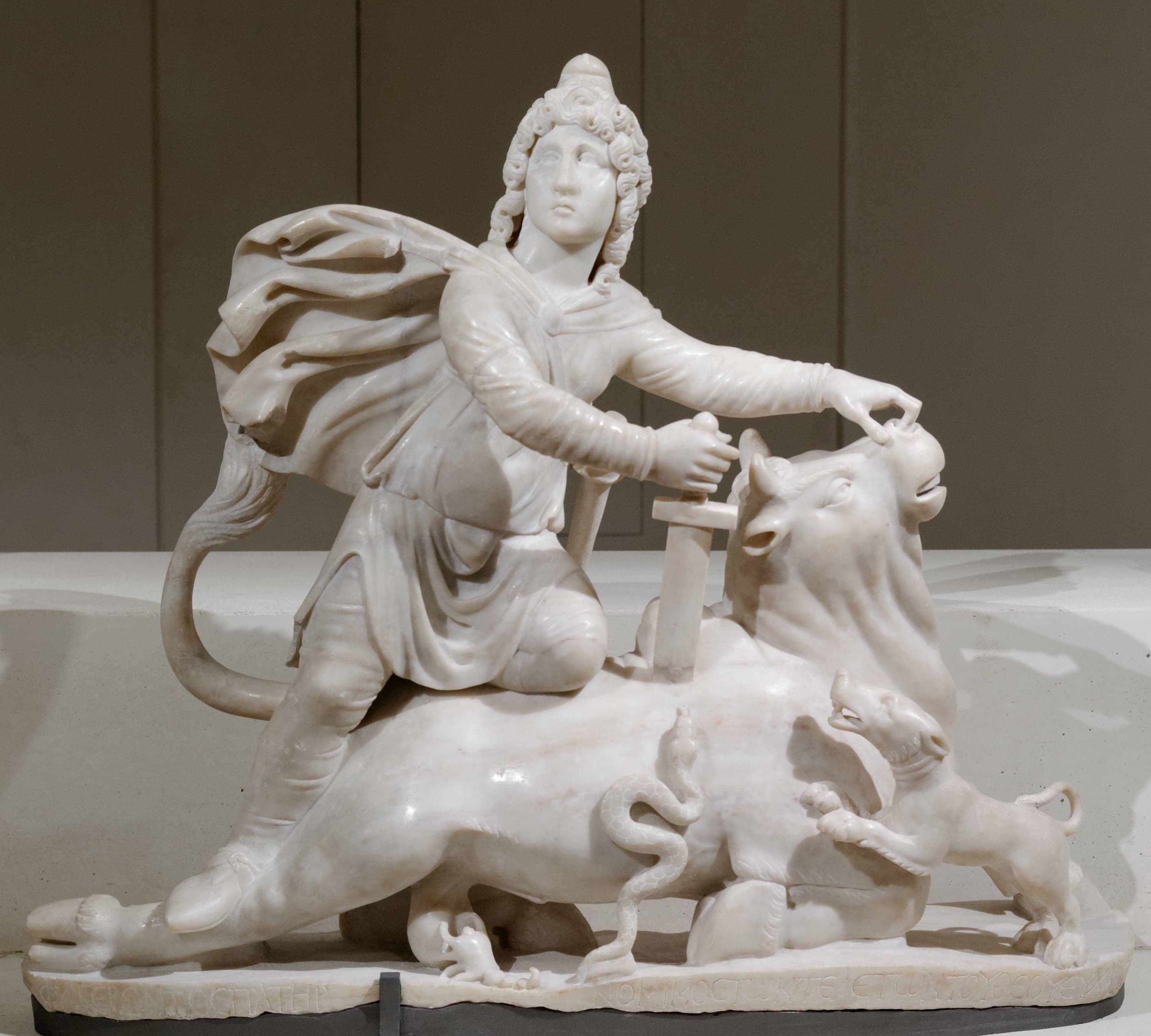 Tauroctonie de Mithra, marbre romain, IIᵉ-IIIᵉ siècle, Musée du Louvre