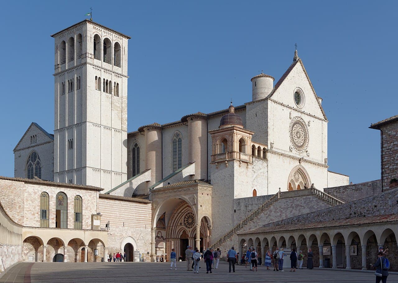 La basilica di San Francesco ad Assisi, chiesa madre dell'ordine francescano scosso dalla crisi degli Spirituali