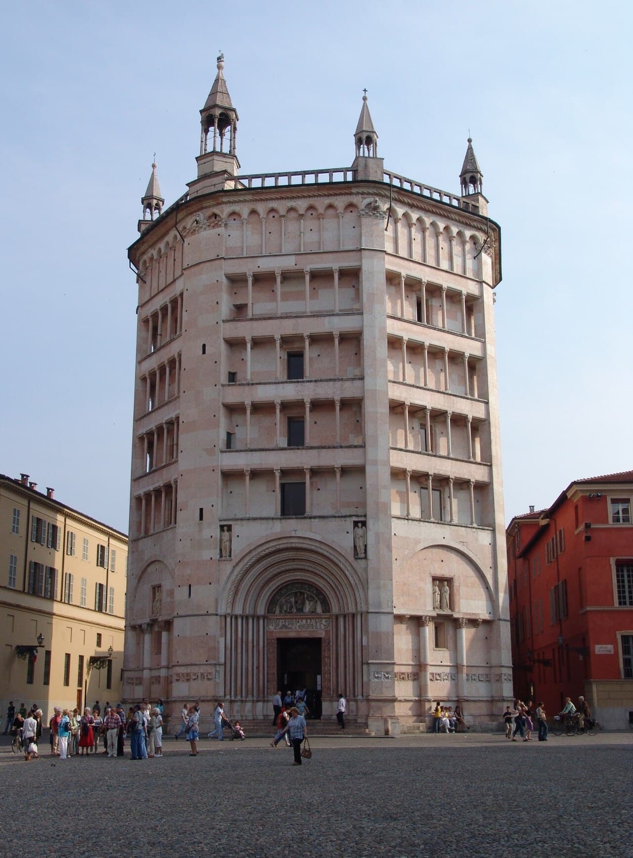 Il battistero di Parma, la città dove Gherardino Segarelli iniziò il suo movimento degli Apostoli verso il 1260