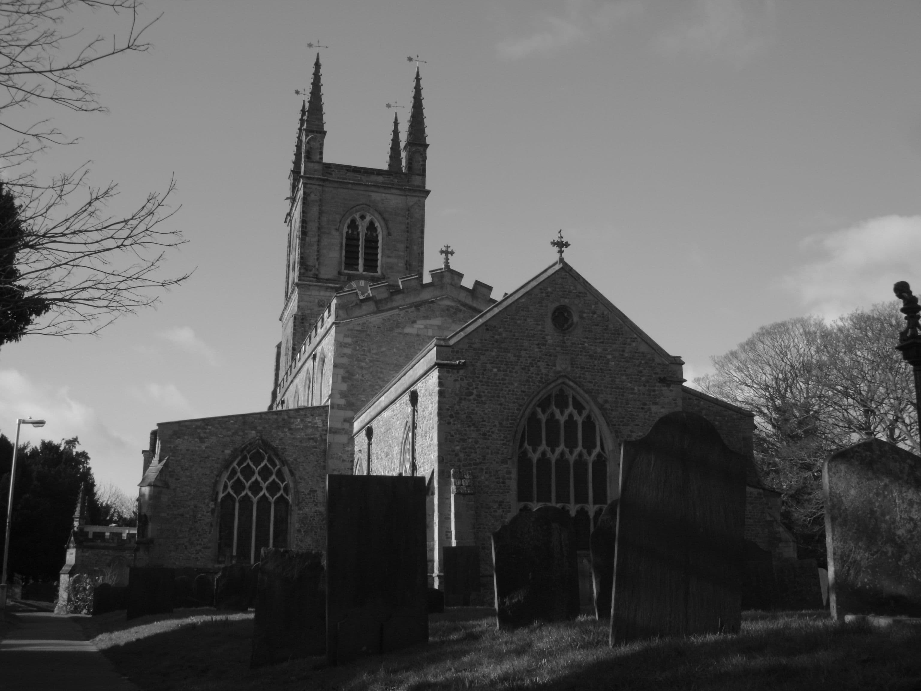 Igreja paroquial de Santa Maria em Lutterworth, onde Wycliffe foi reitor até a morte