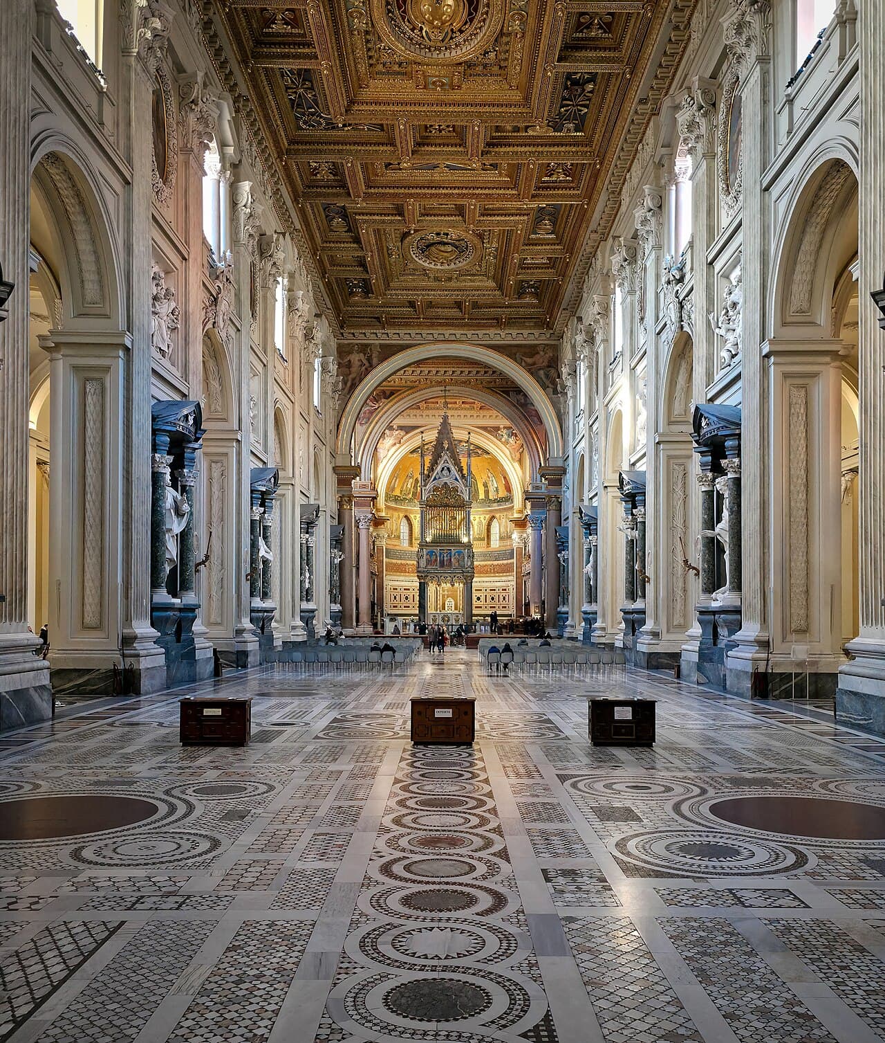 El ciborio gótico sobre el altar papal de Letrán