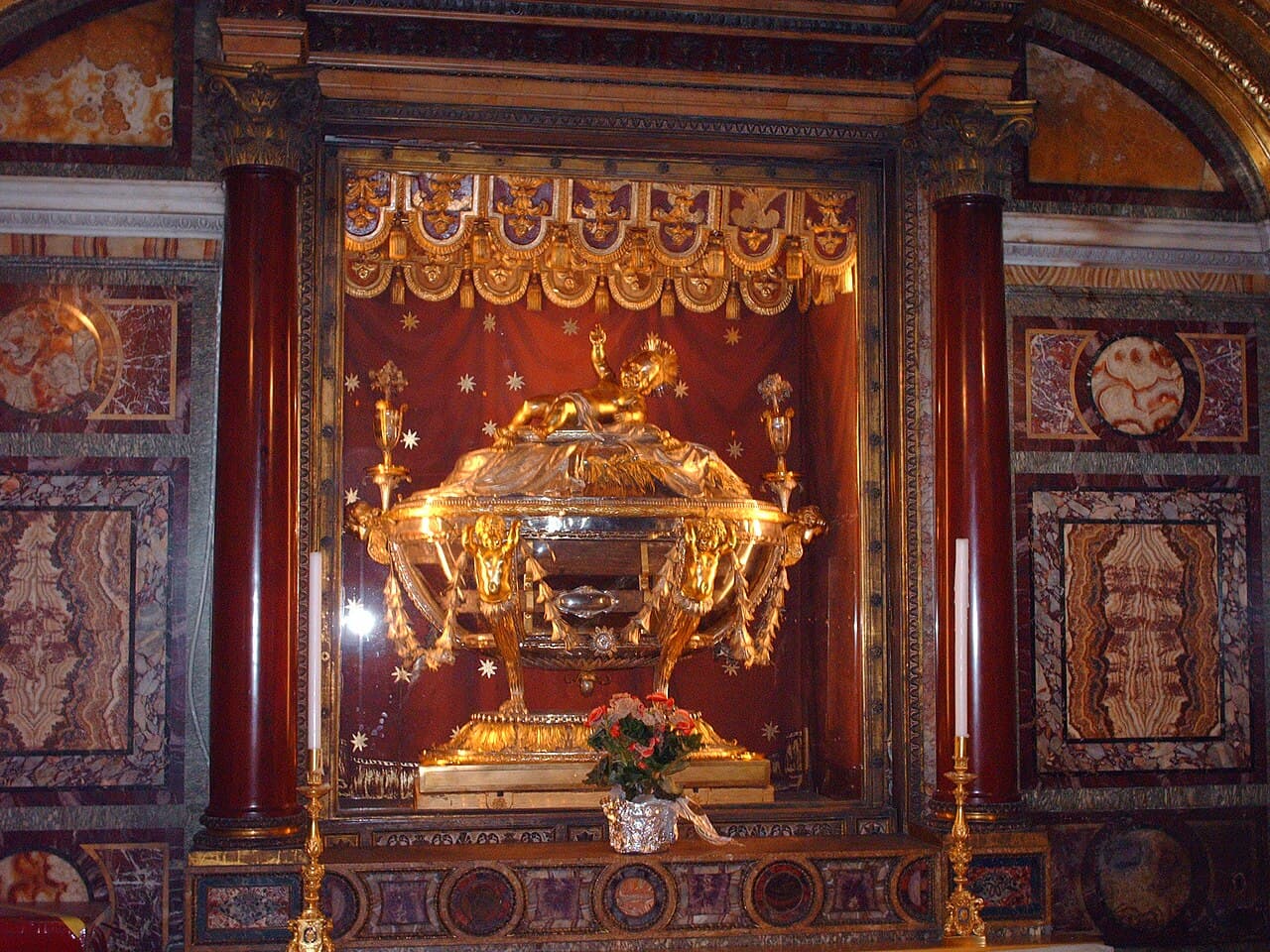 Das Reliquiar der Sacra Culla mit den Reliquien der Krippe von Bethlehem in Santa Maria Maggiore