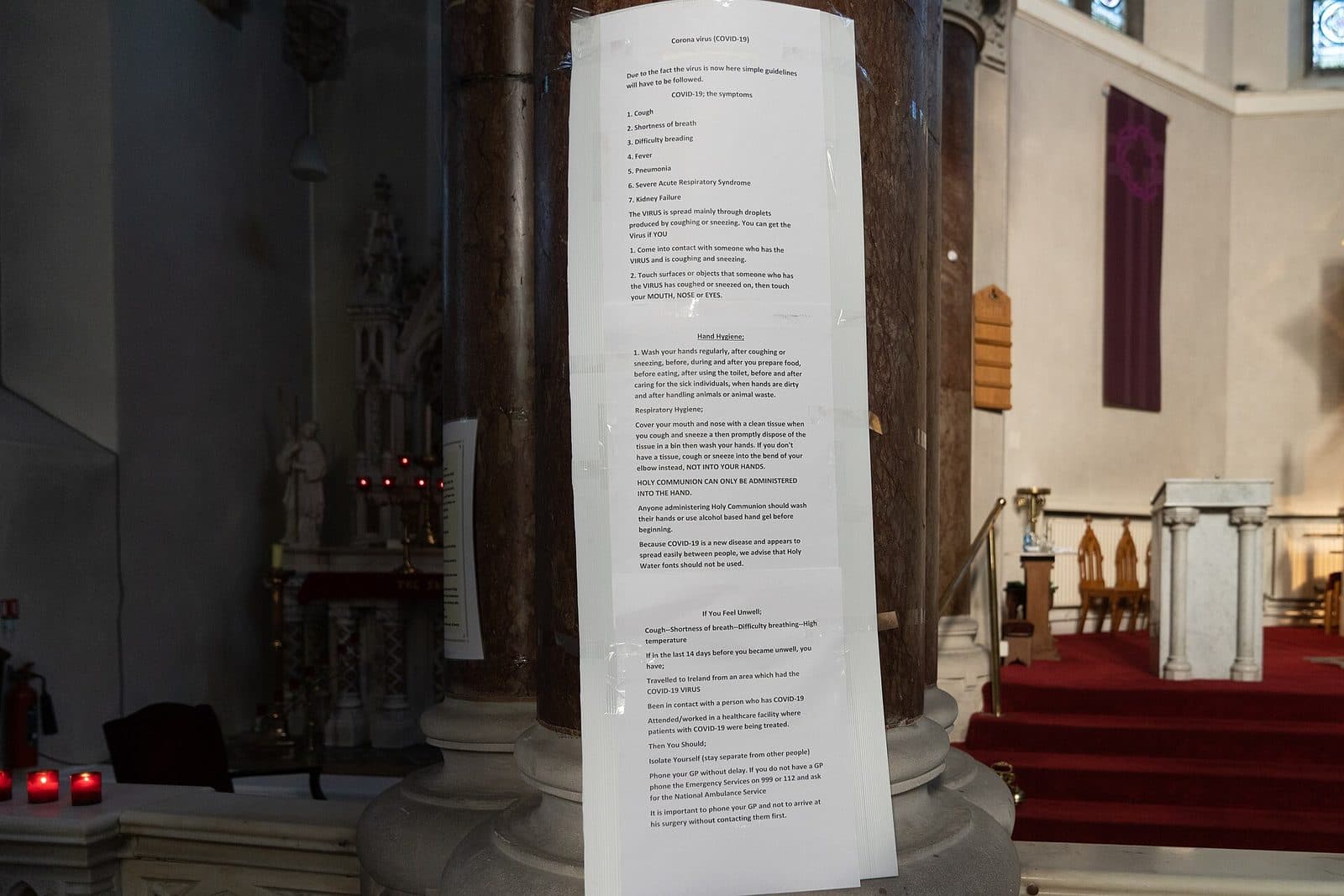 Corona-Hinweis in der St.-Josephs-Kirche: Kommunion nur in die Hand