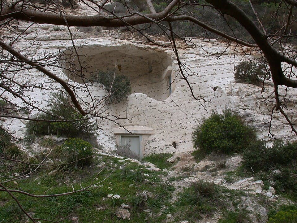 Grotta di Nahal Siah sul monte Carmelo, nel settore del primo eremo carmelitano