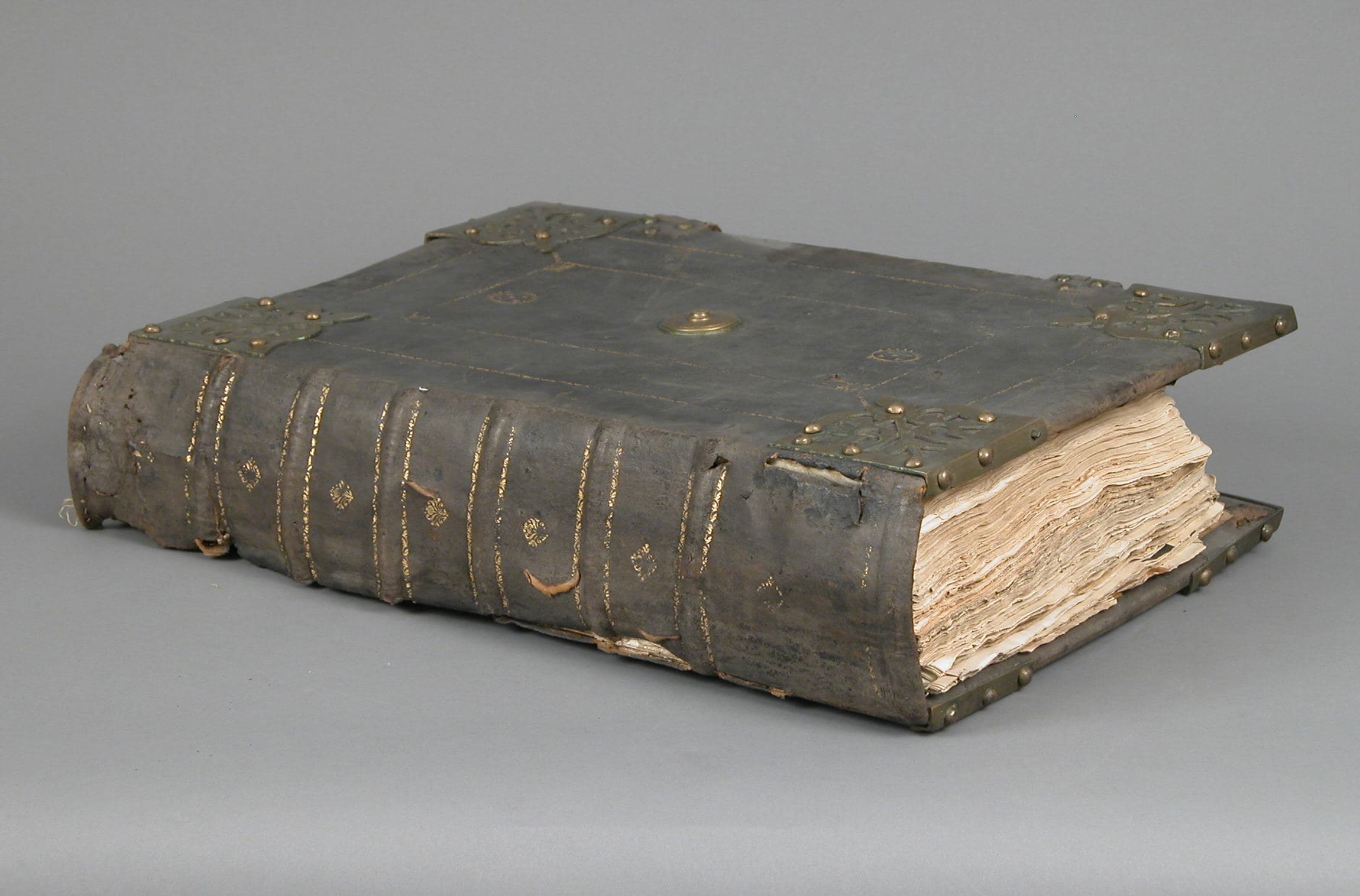 Breviario romano antiguo encuadernado, conservado en el Metropolitan Museum of Art