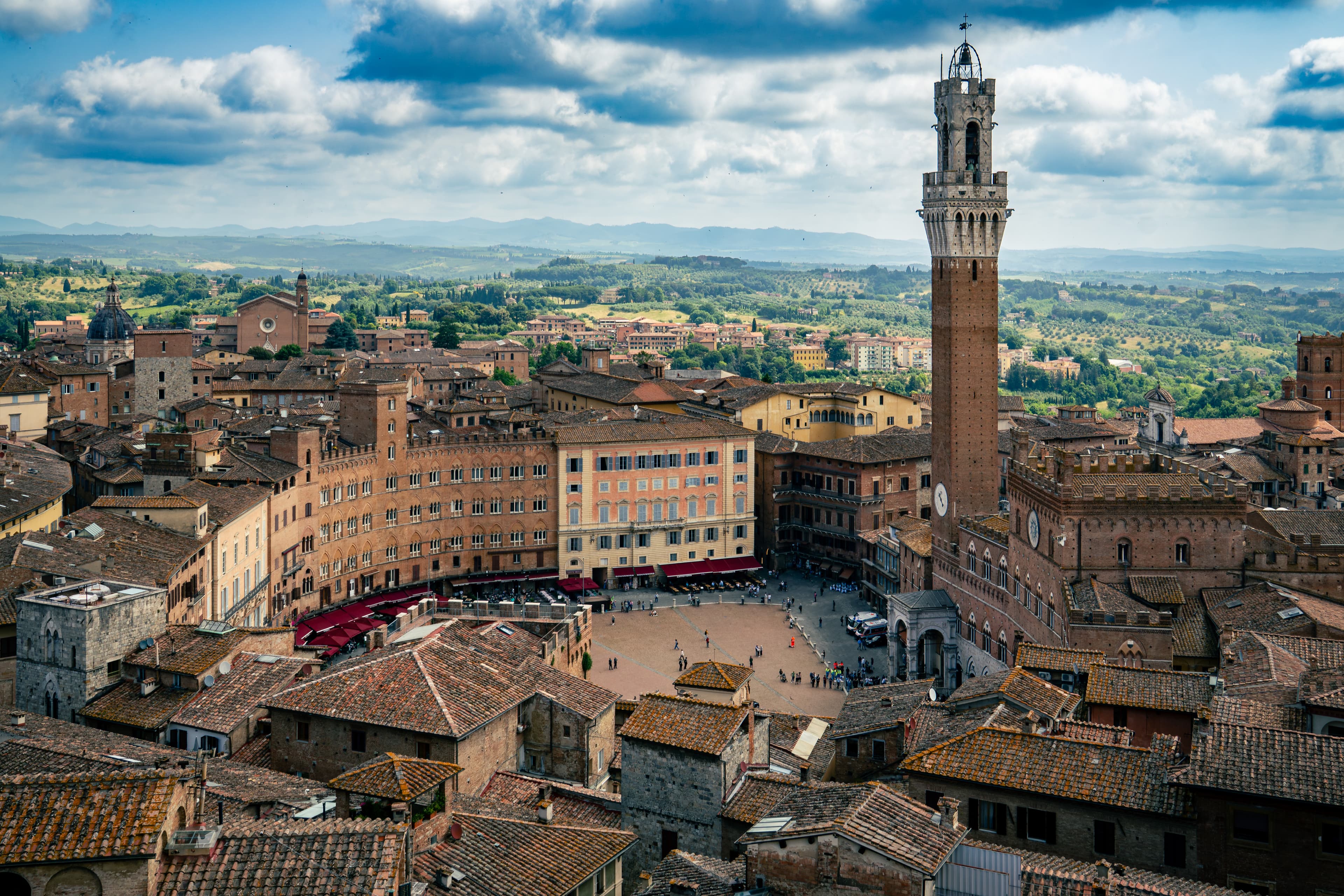 Piazza del Campo w Sienie widziana z katedry